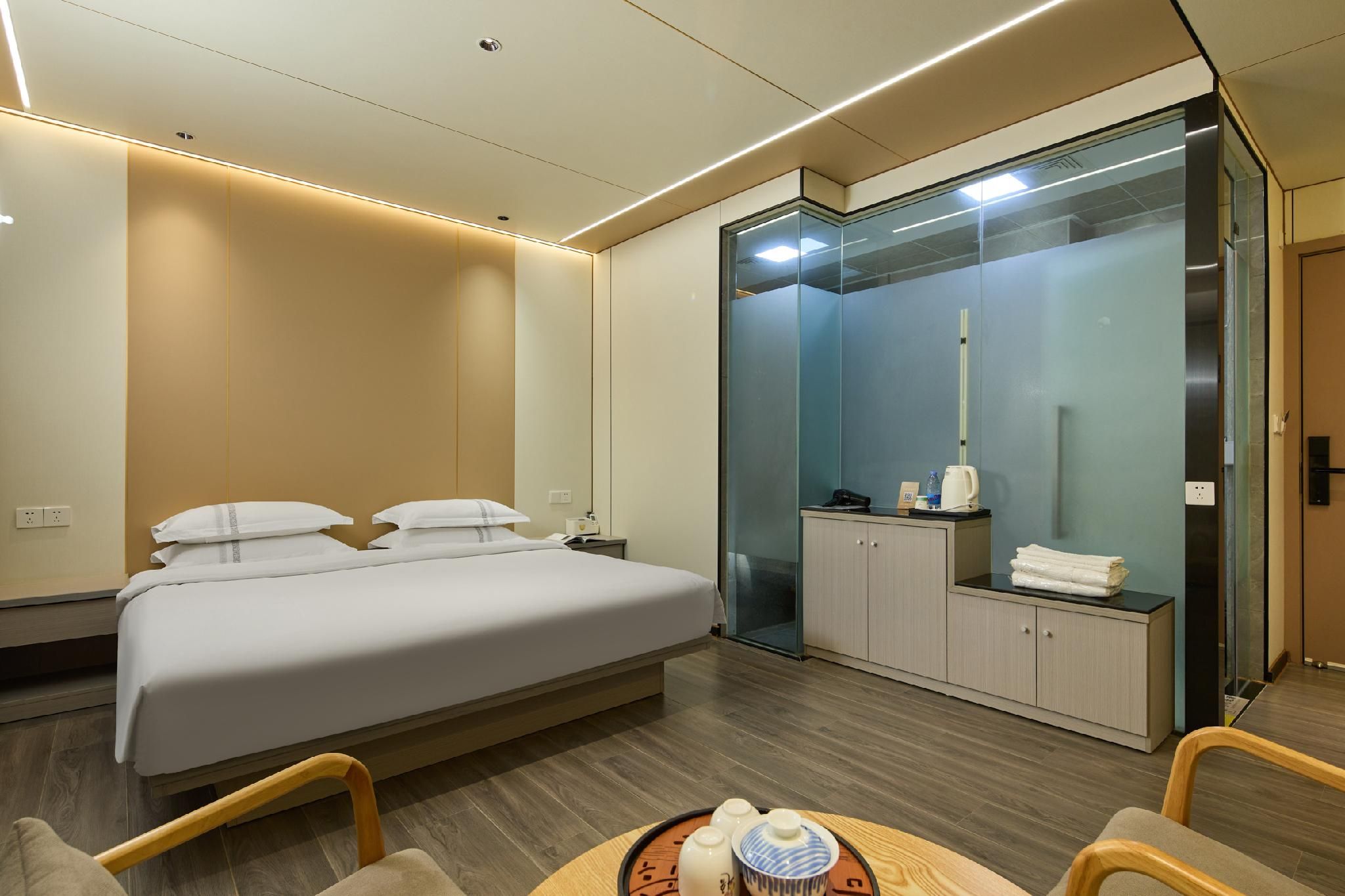 Queen Suite