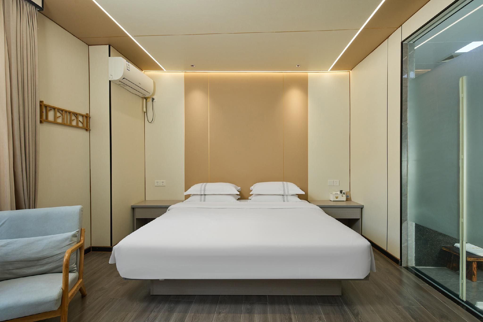 King Studio Suite
