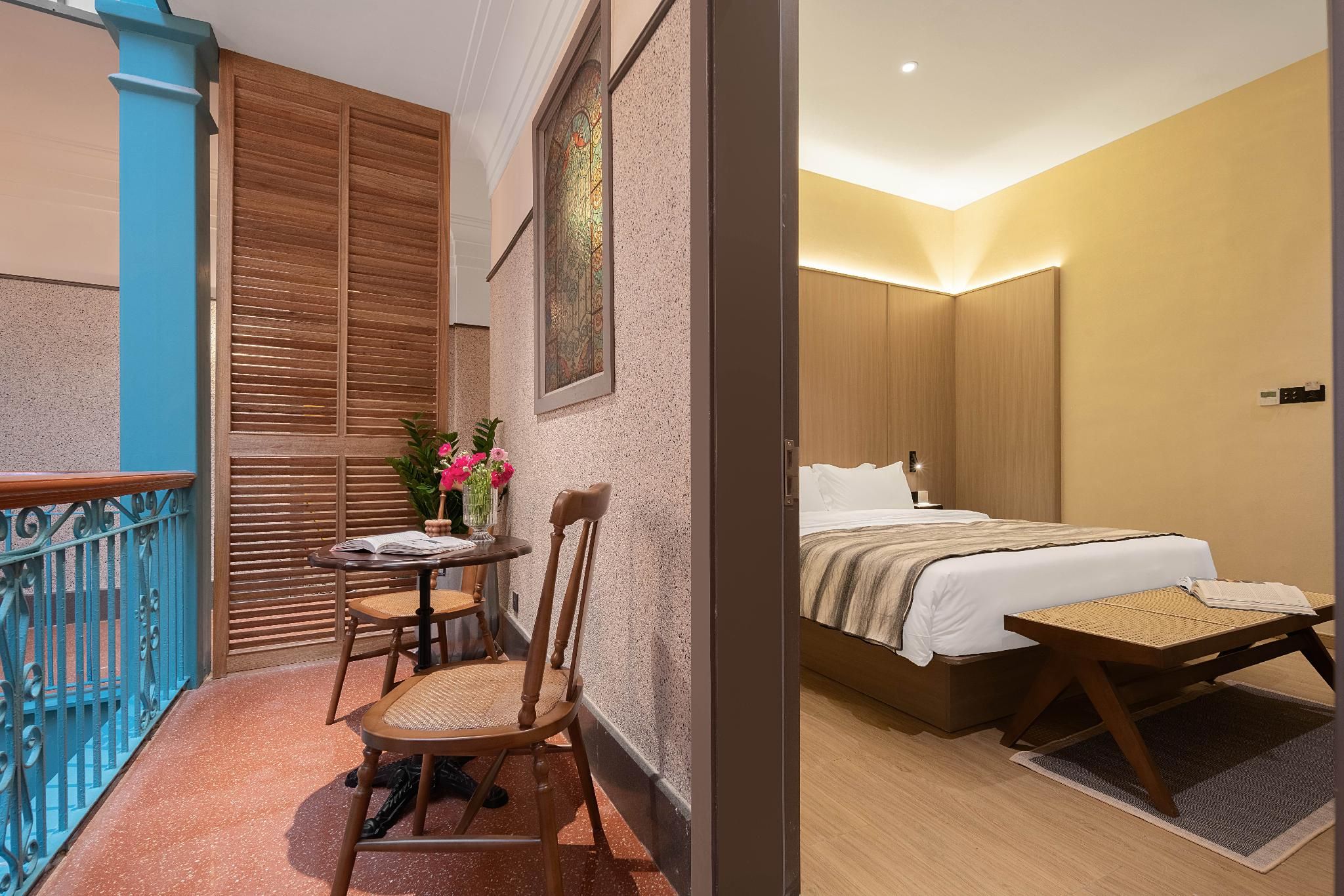 Room with Queen Bed