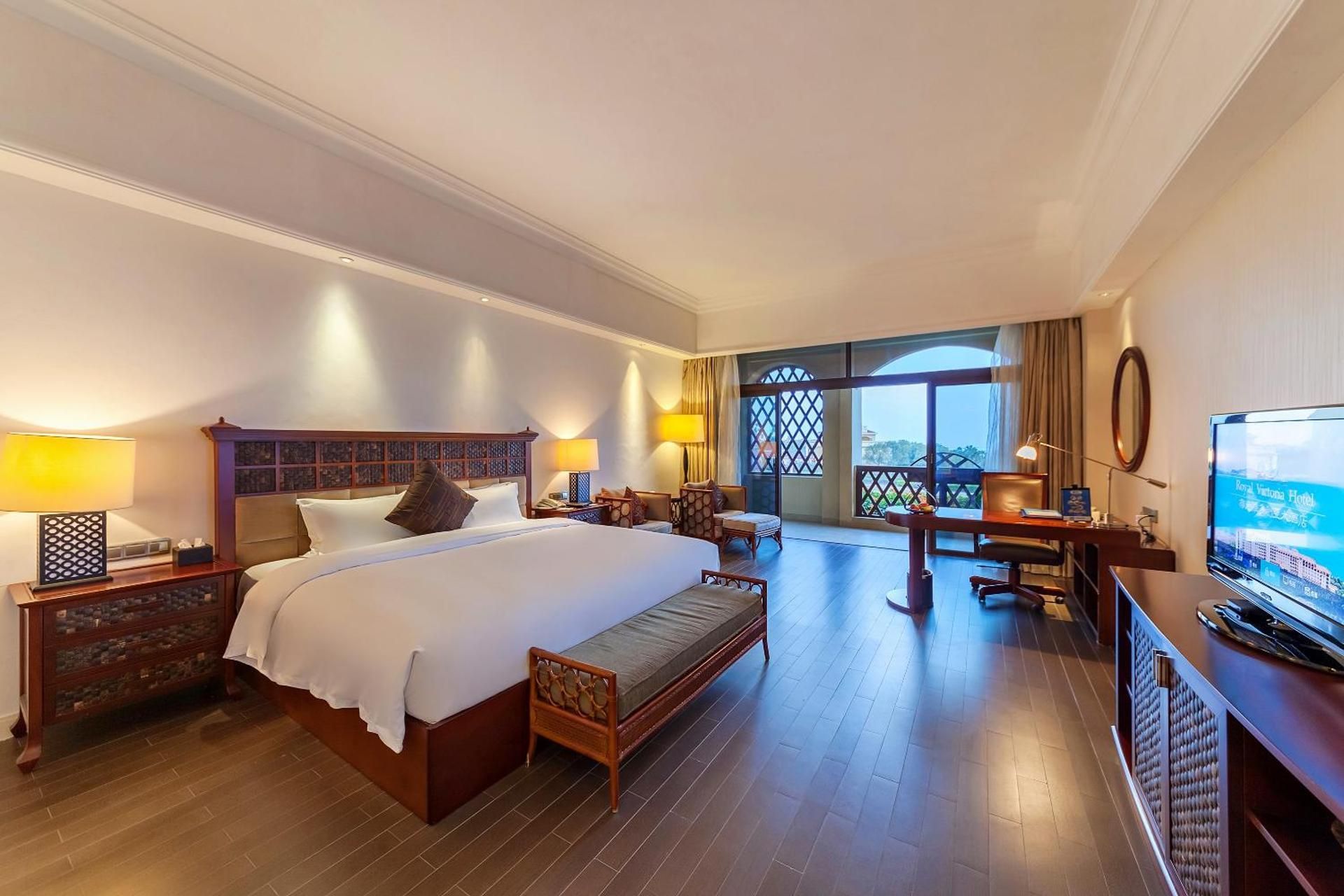 Elegant Sea View Business King Room