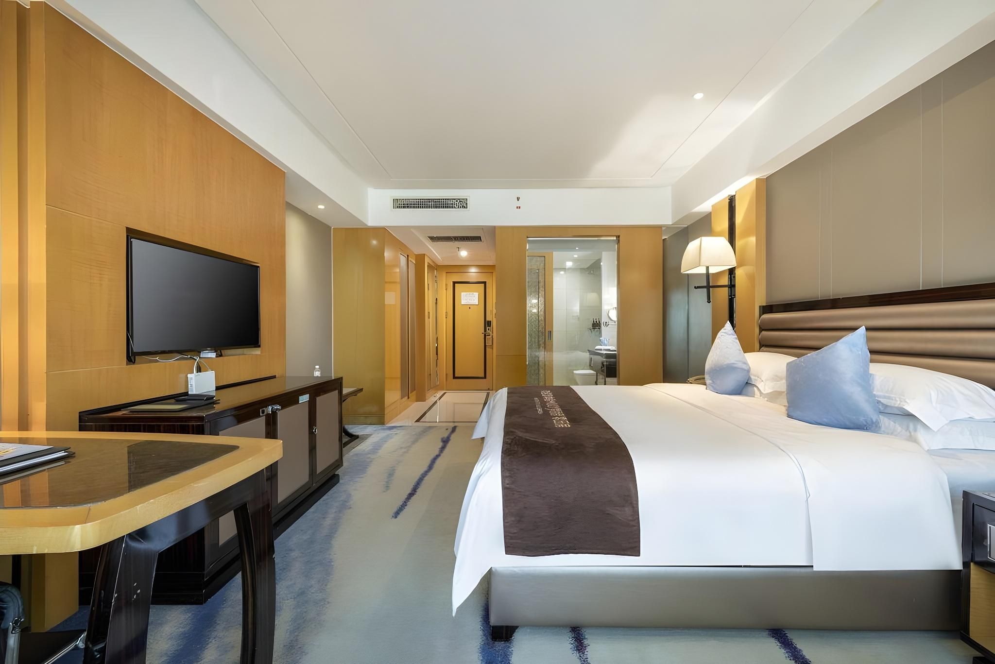 Queen Room With Memory Foam Mattress