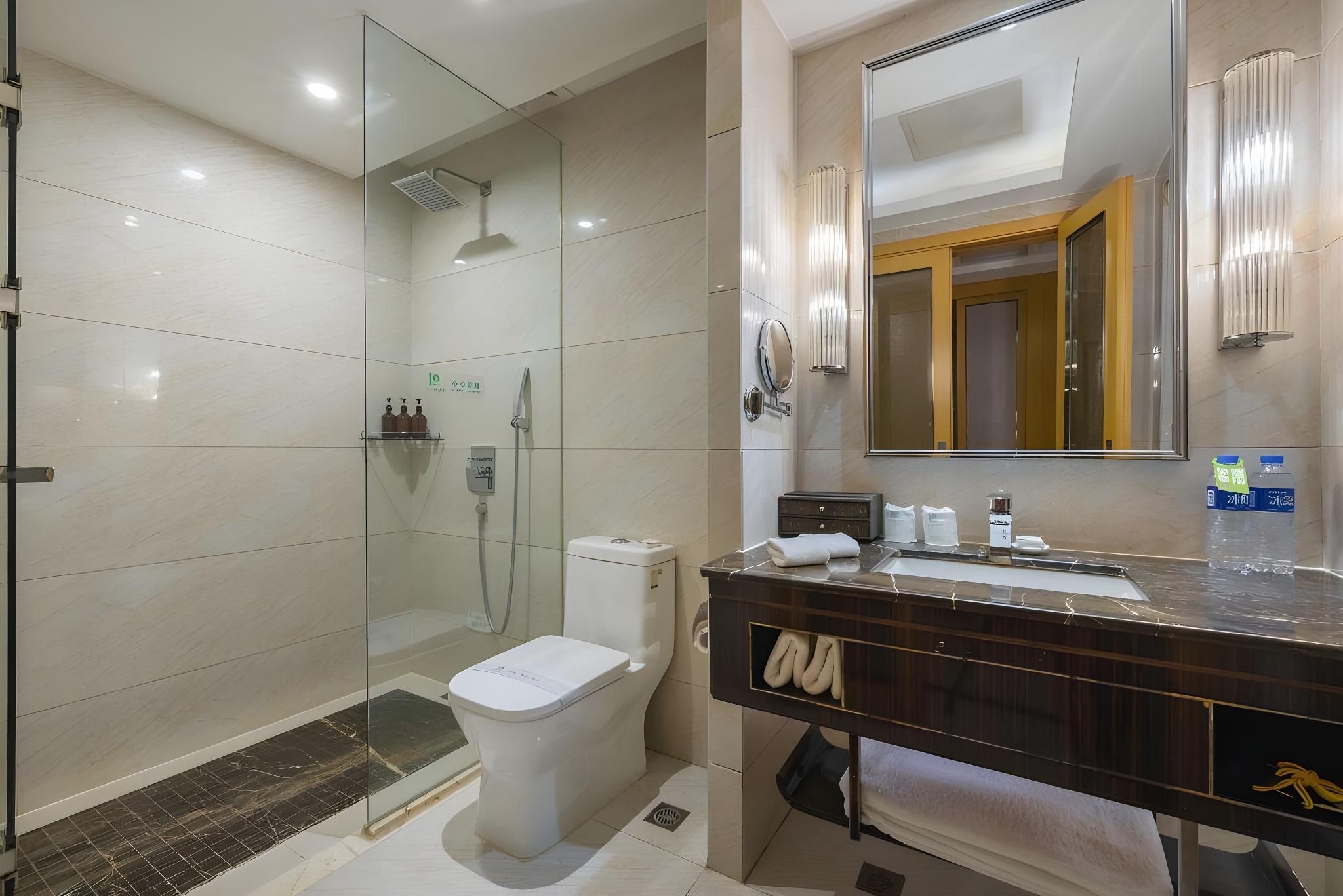 Queen Room With Memory Foam Mattress