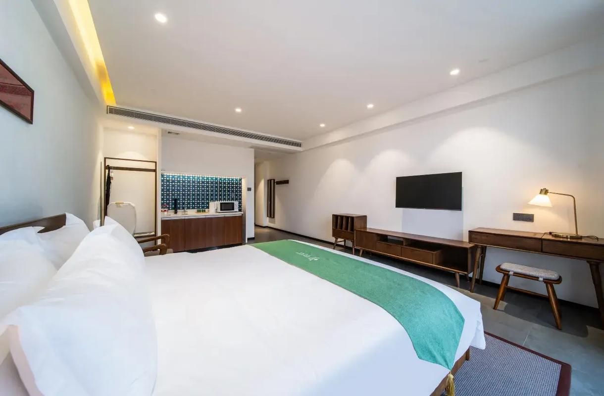 Light and Extravagant Double Room - Movie Included
