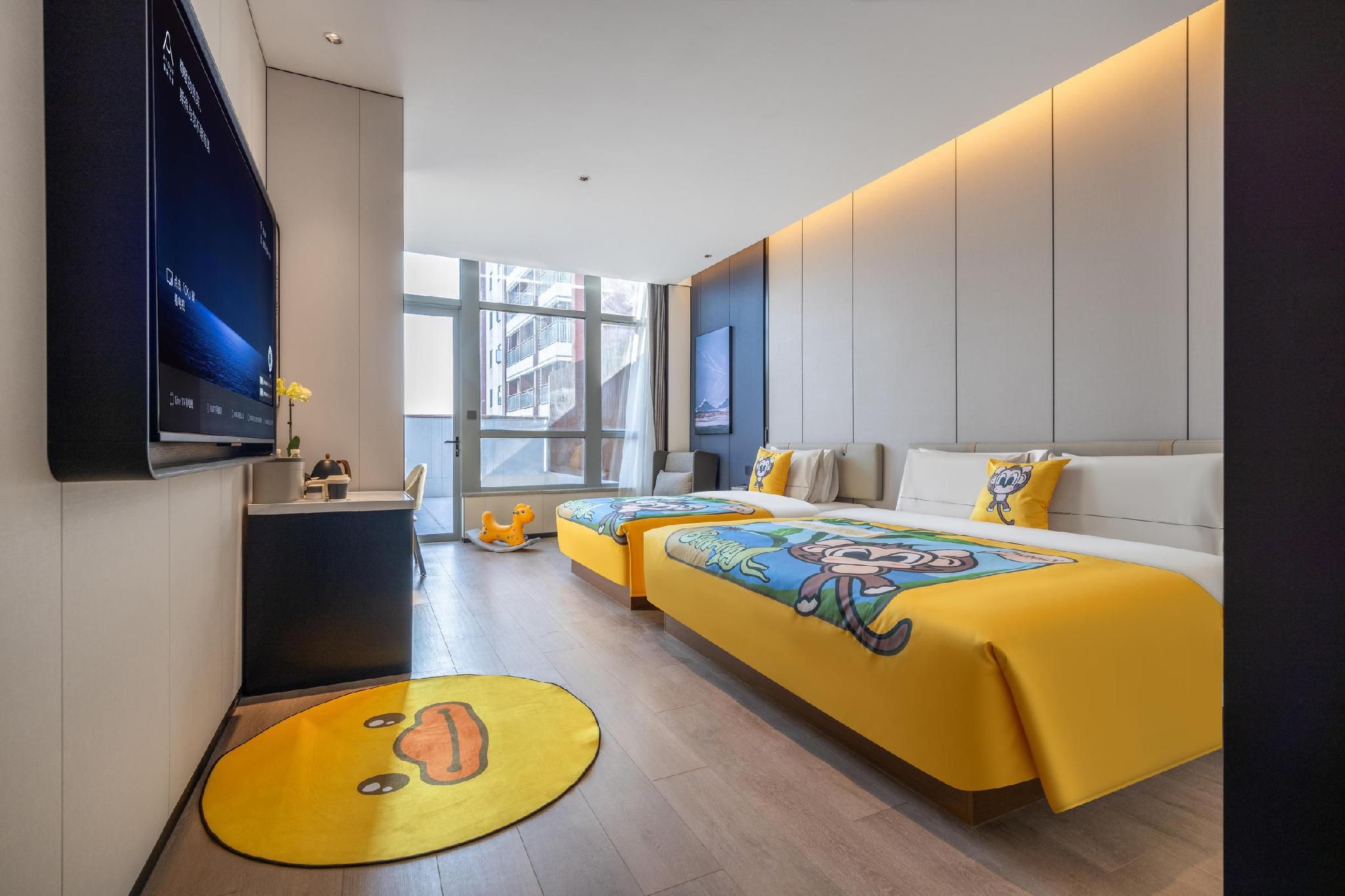 Premium Courtyard Family Room