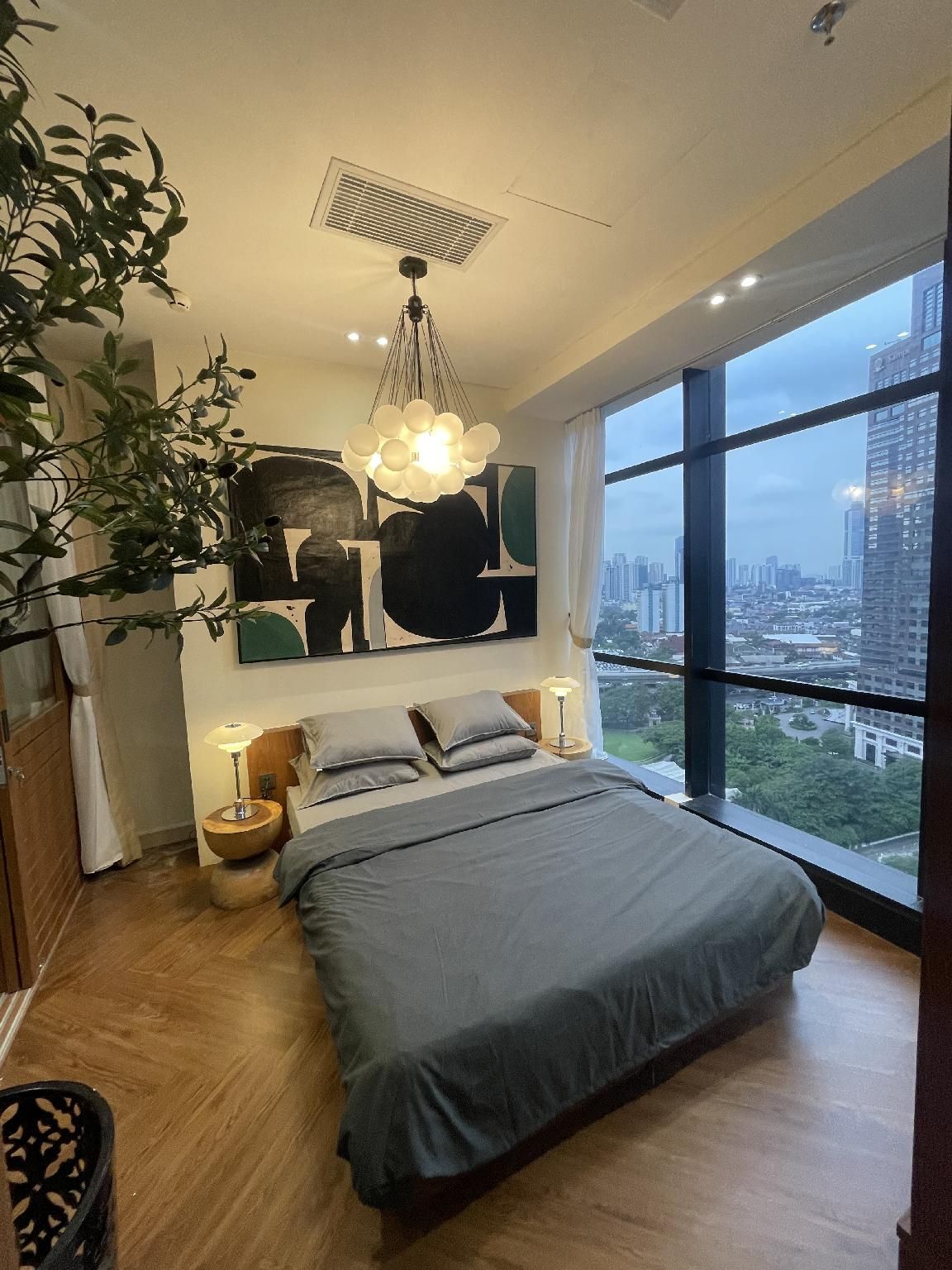 S9/SUDIRMAN SUITES/above orient hotel