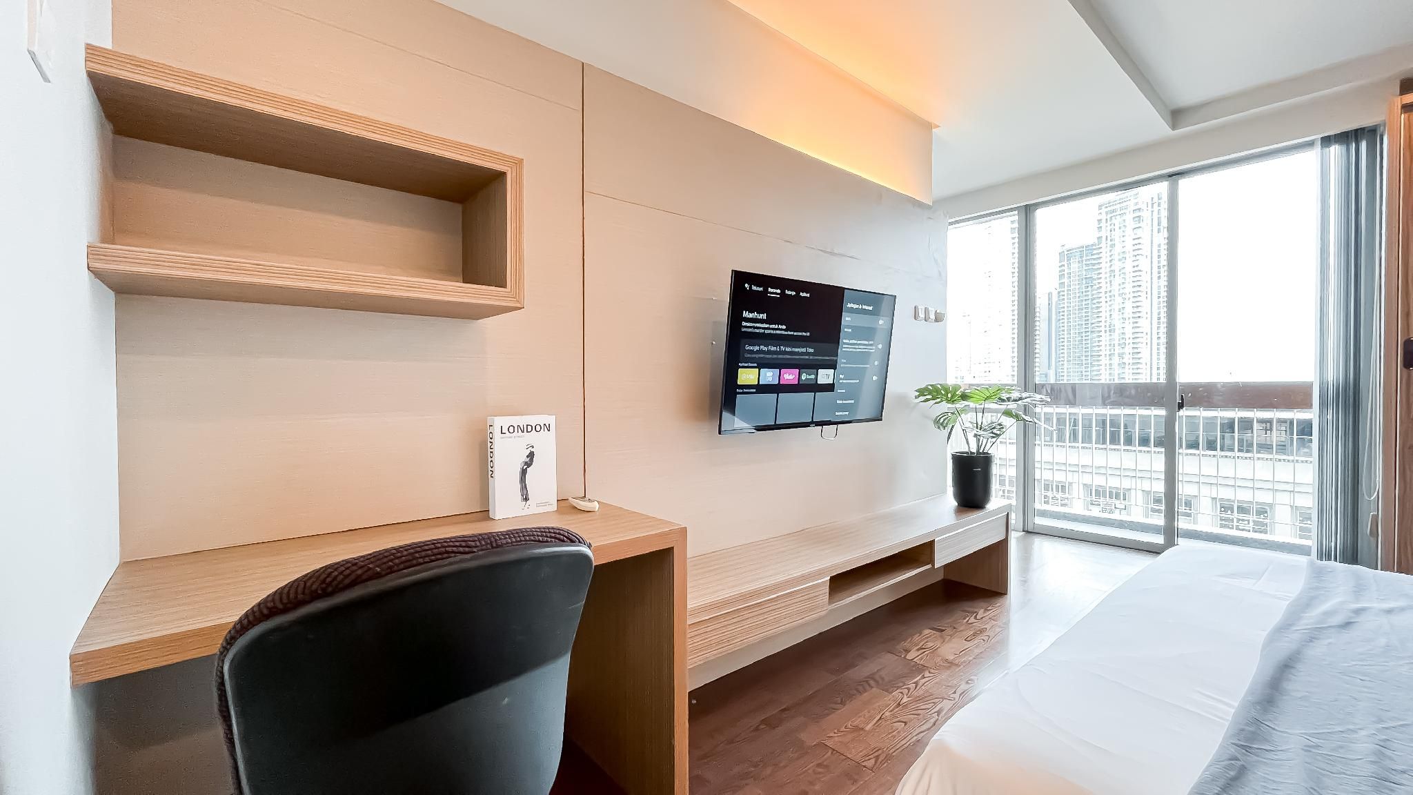 Spacious Comfy Studio Kemang Mansion By Travelio