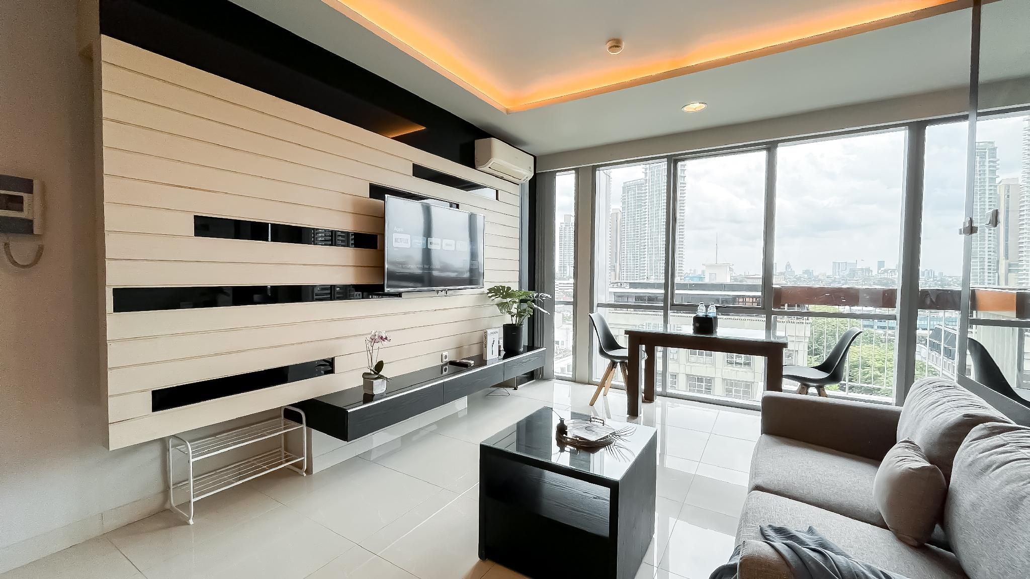 Spacious Comfy Studio Kemang Mansion By Travelio