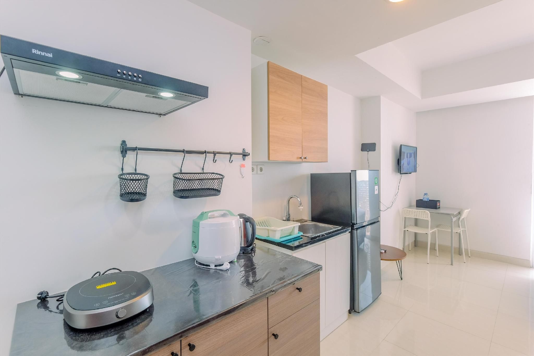 Cozy and Warm Studio at West Vista Apt By Travelio