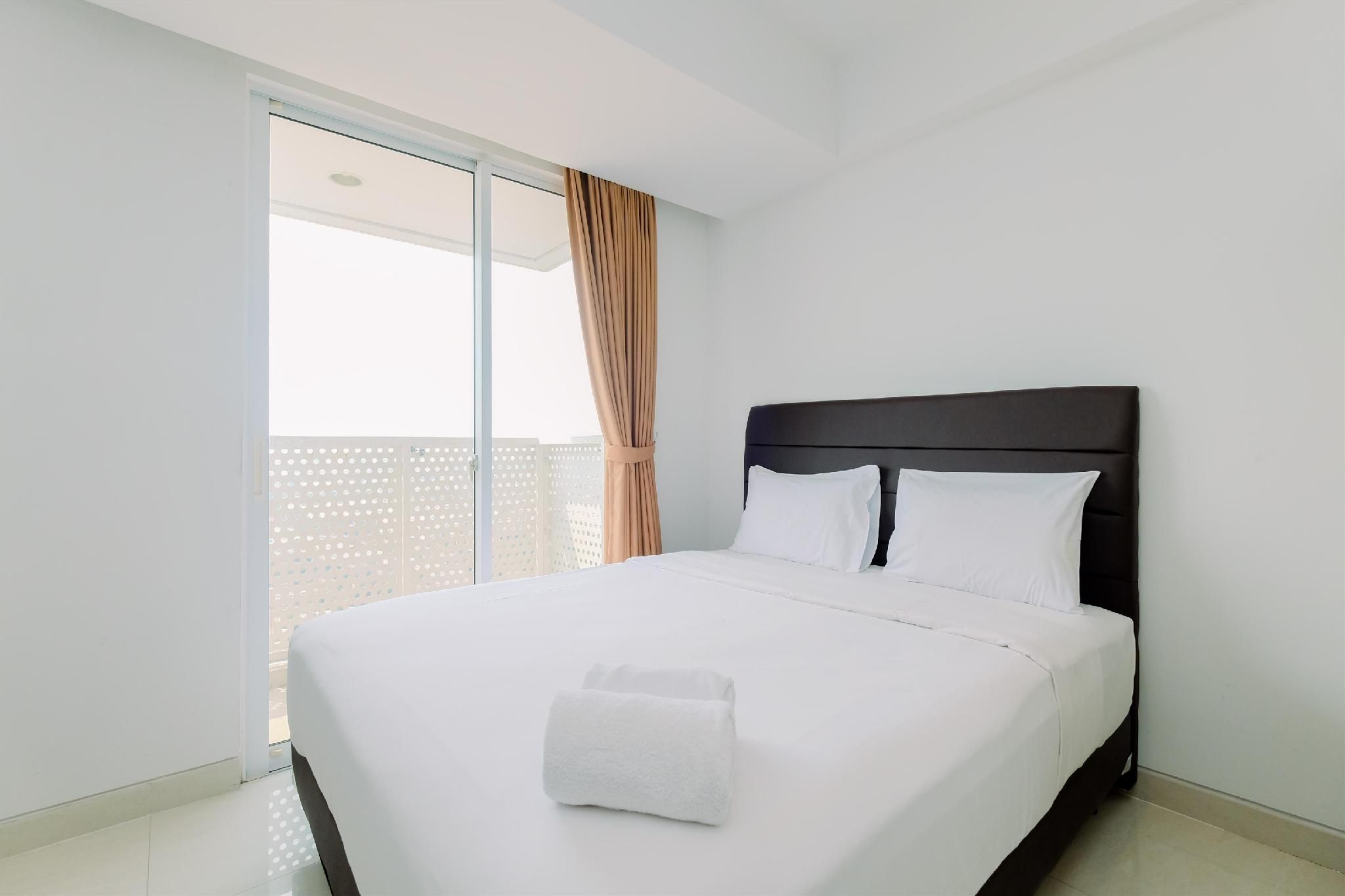 Cozy and Warm Studio at West Vista Apt By Travelio