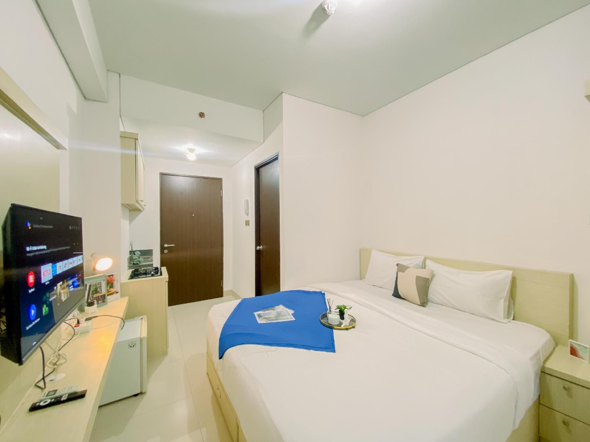 Modern Studio at Transpark Cibubur Apt By Travelio