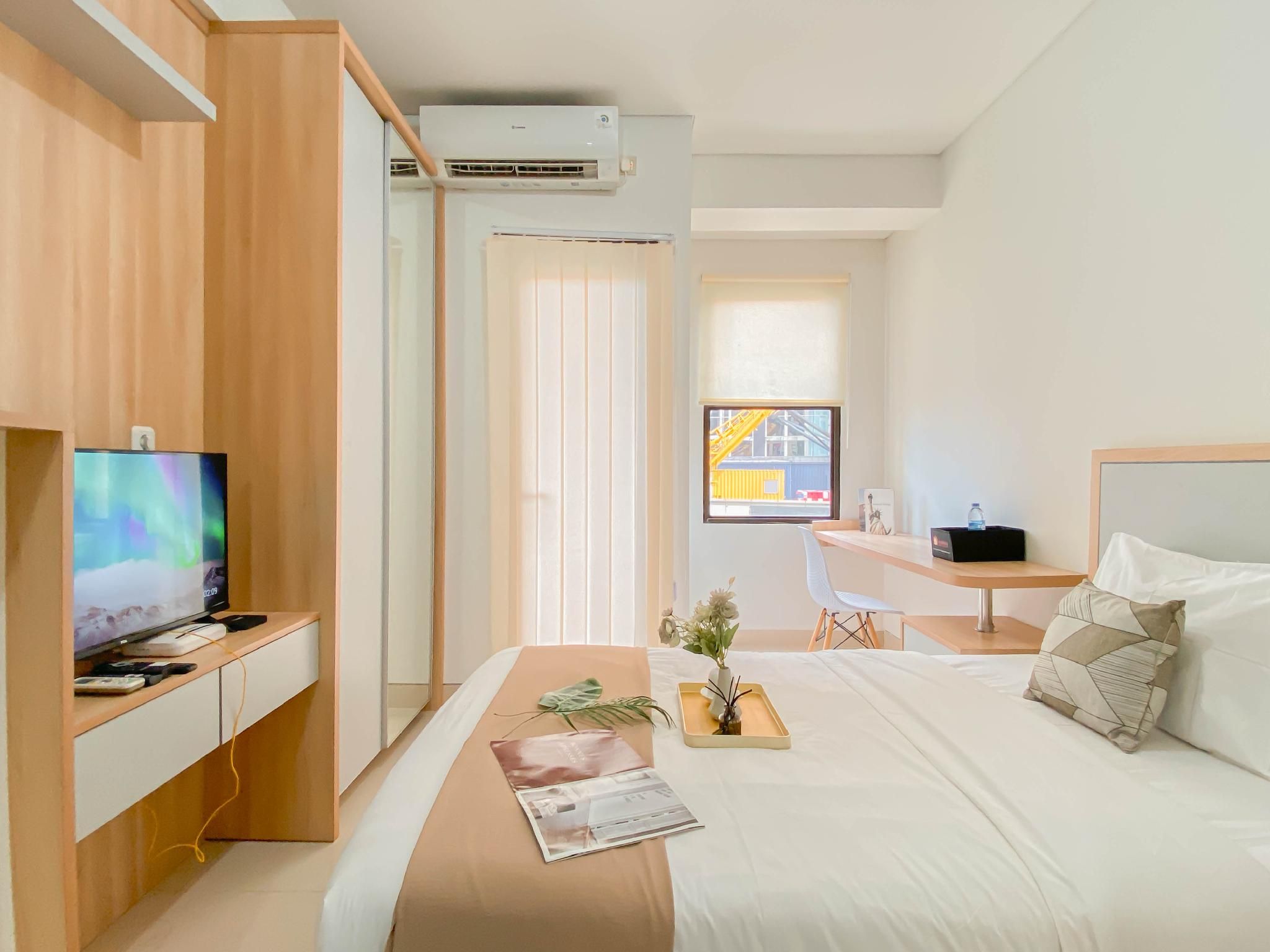 Nice Studio Room Apt Transpark Cibubur By Travelio