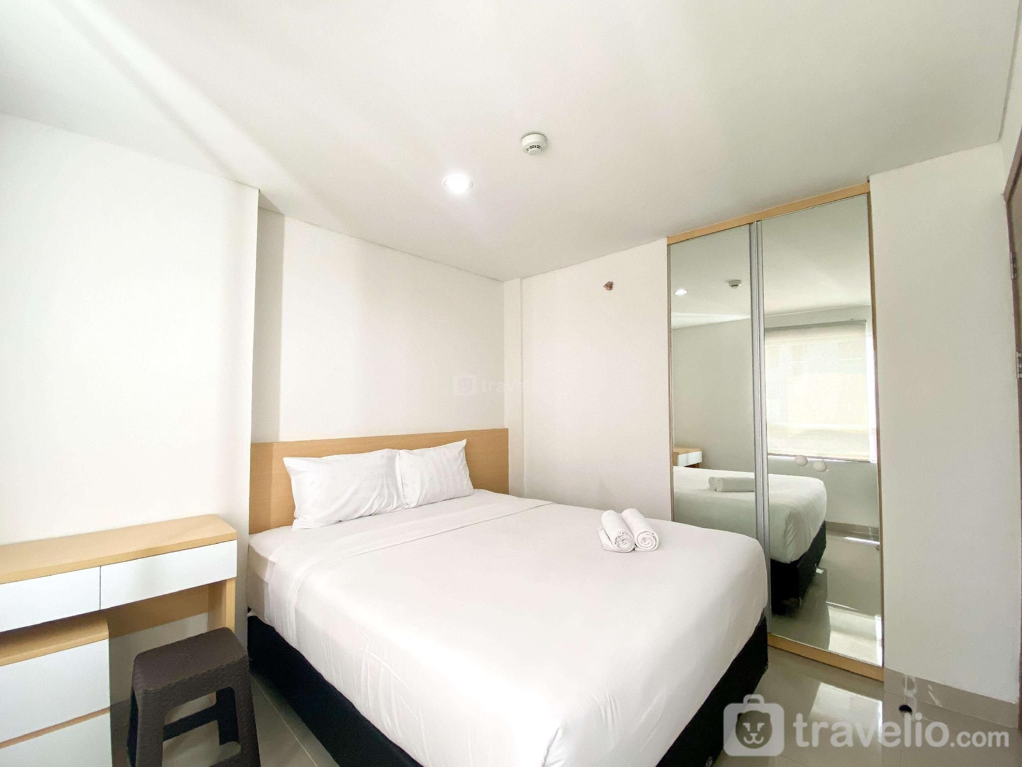 Enjoy 1BR Grand Dhika City Jatiwarna By Travelio