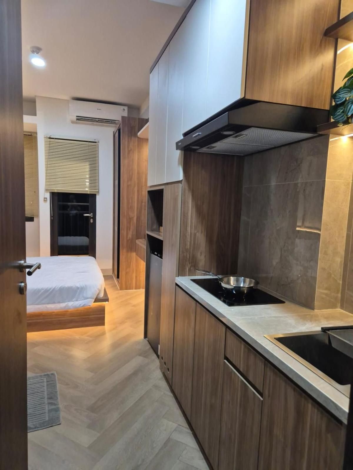 Studio Apartment with Balcony