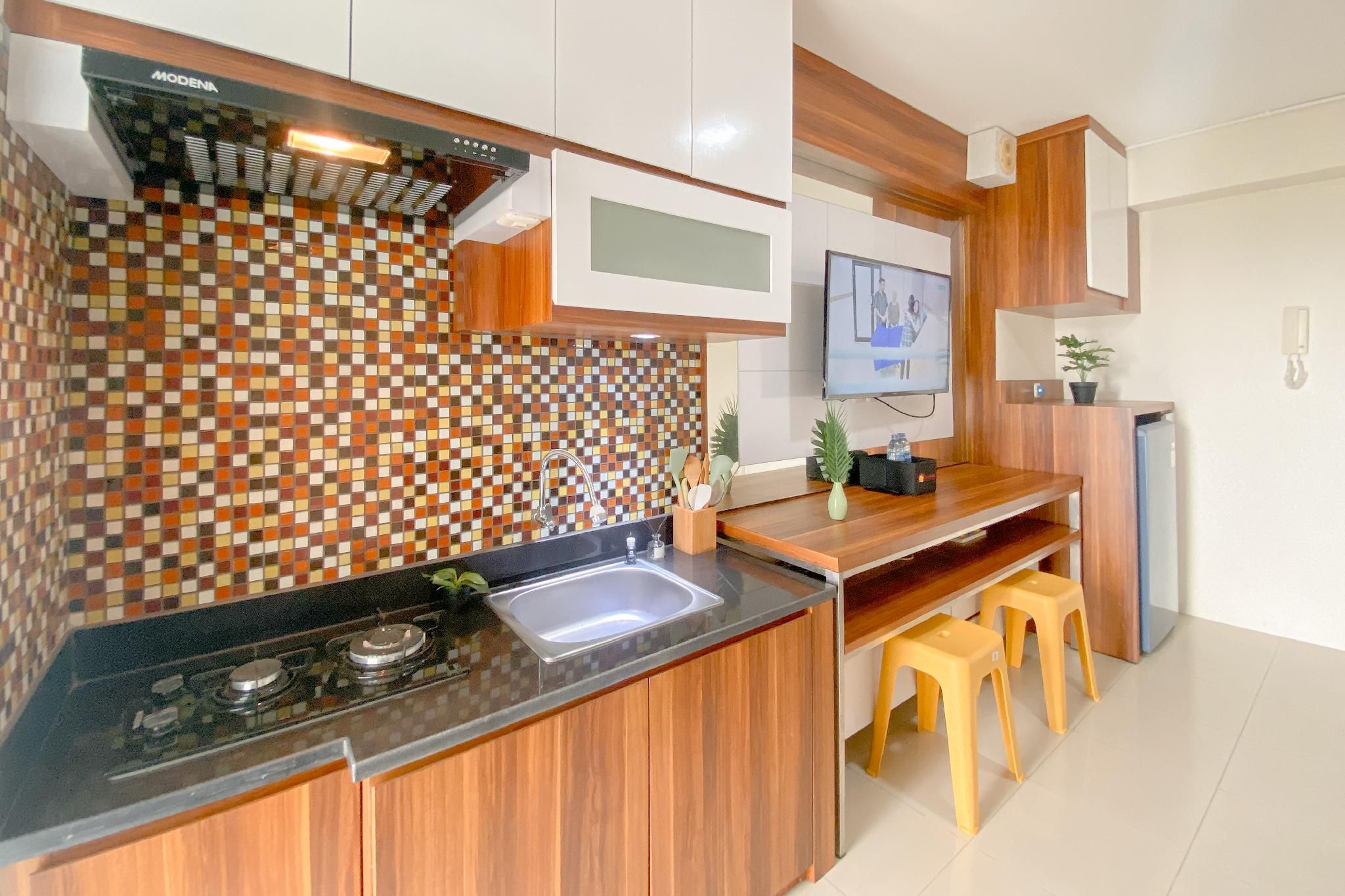 Comfort Stay 1BR at Bassura City Apt By Travelio