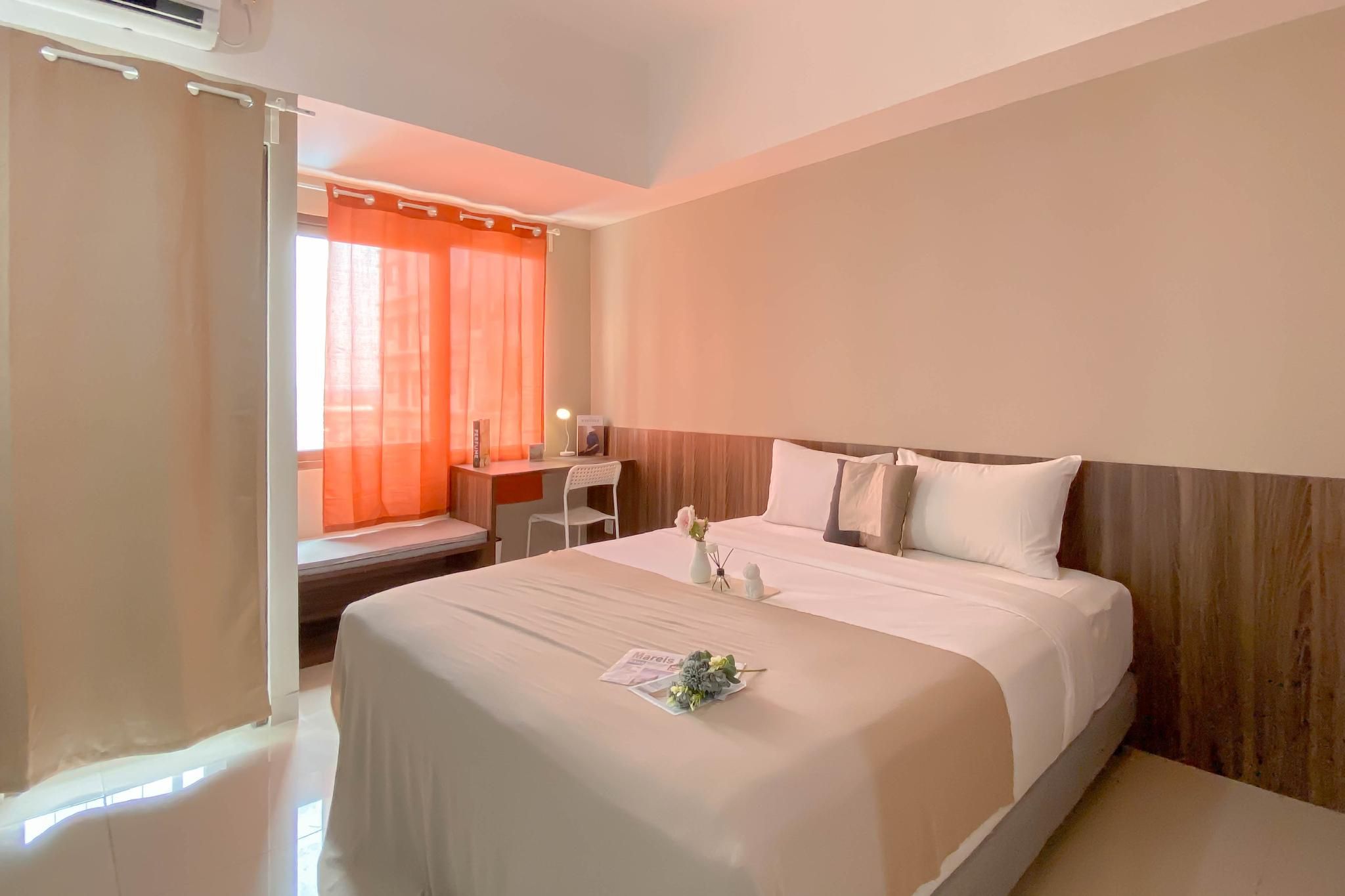 Warm Cozy Studio LRT City Jatibening By Travelio