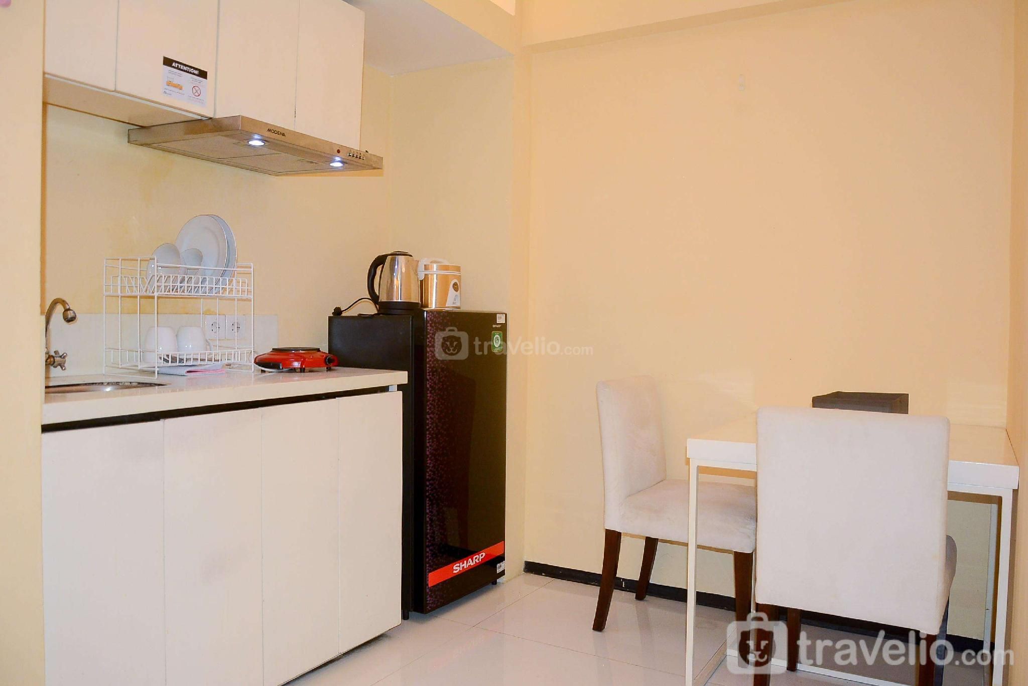 Classic Homey 1BR Green Pramuka City By Travelio