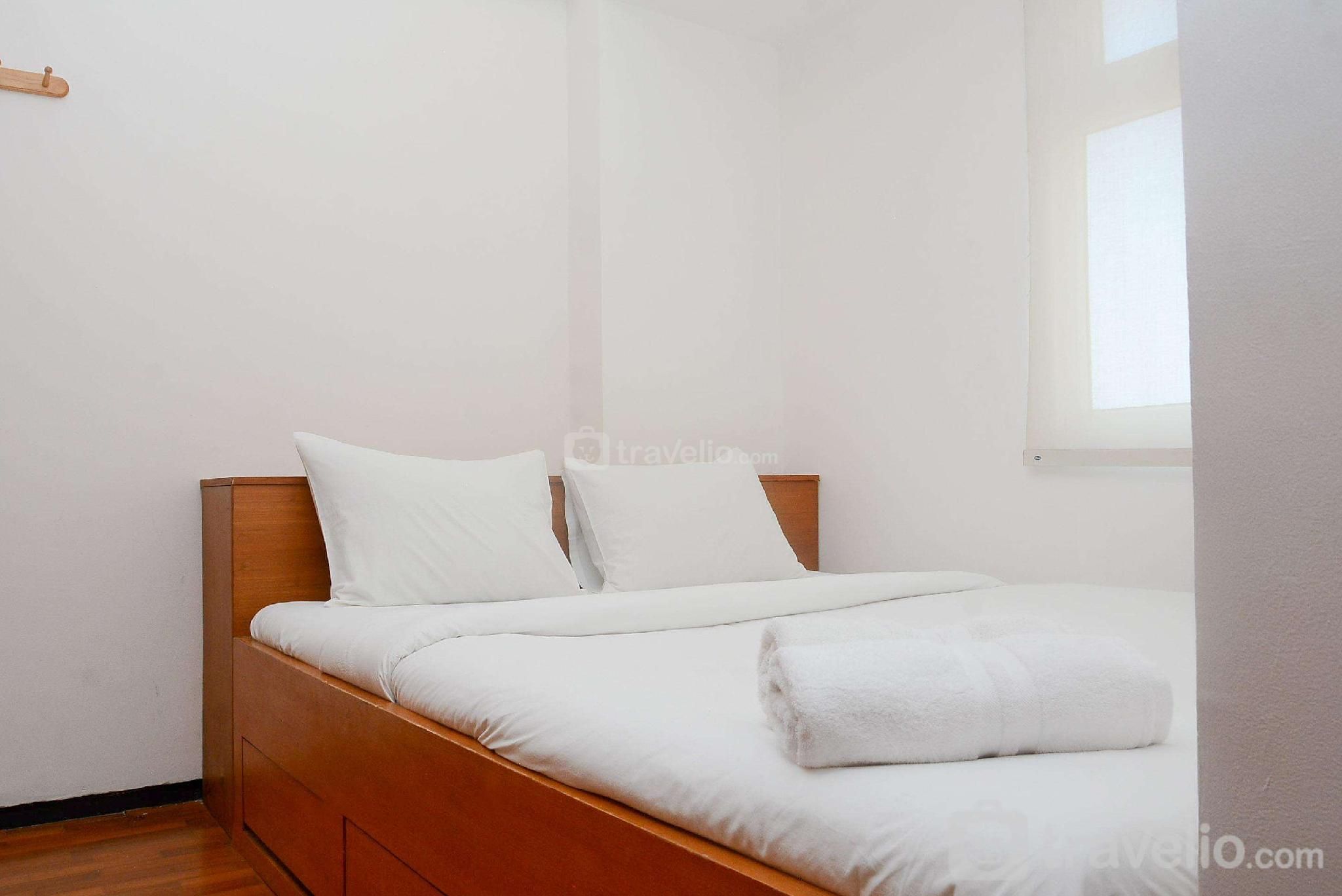 Classic Homey 1BR Green Pramuka City By Travelio