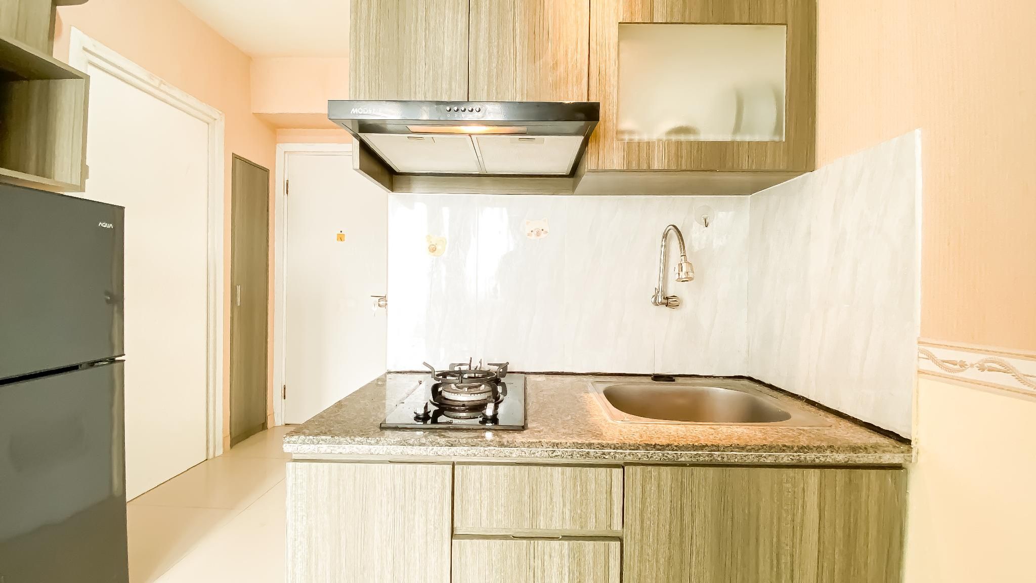 Comfy 2BR Near Mall Green Pramuka City By Travelio