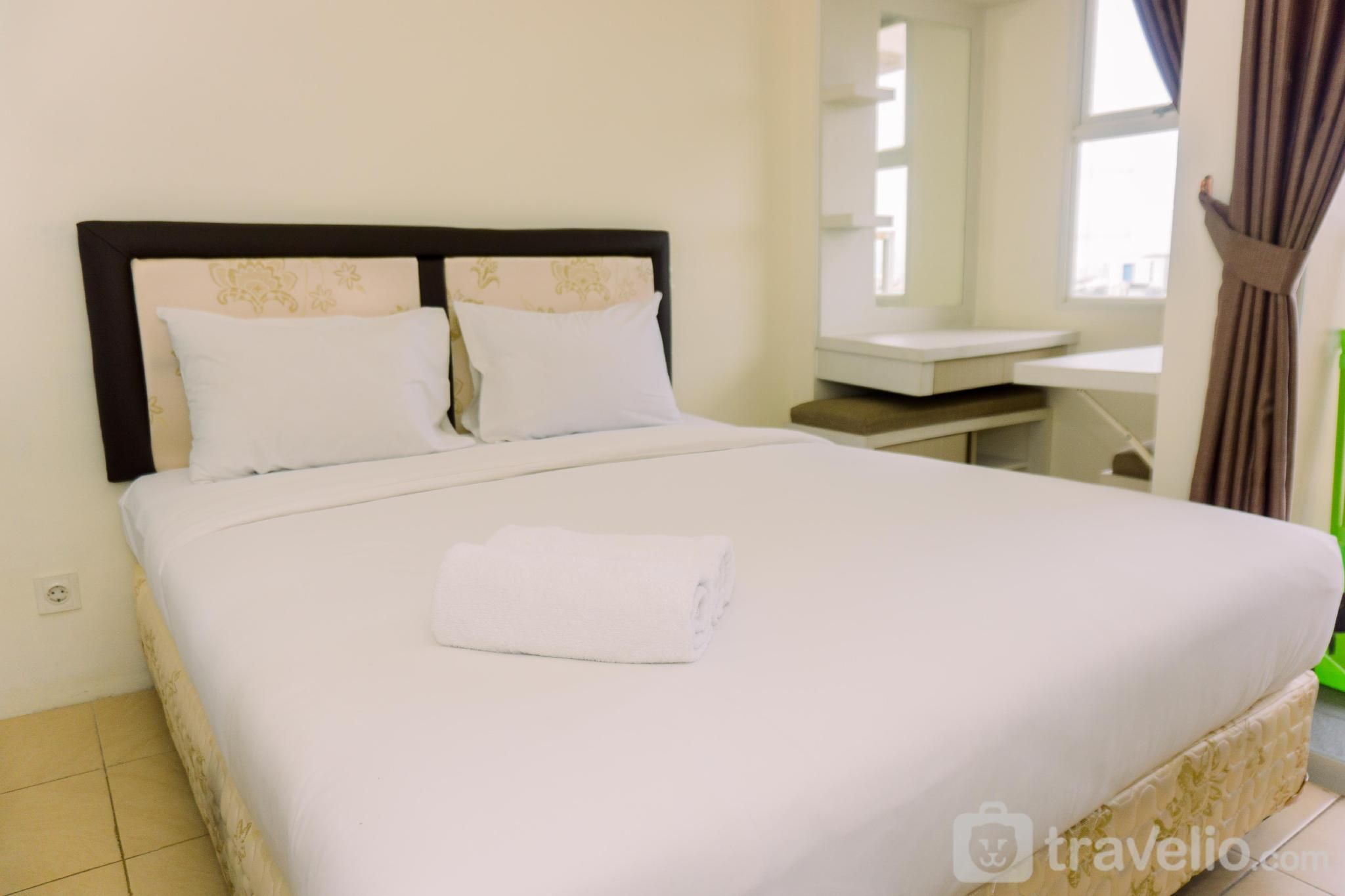 Comfy Studio at Belmont Residence Puri By Travelio