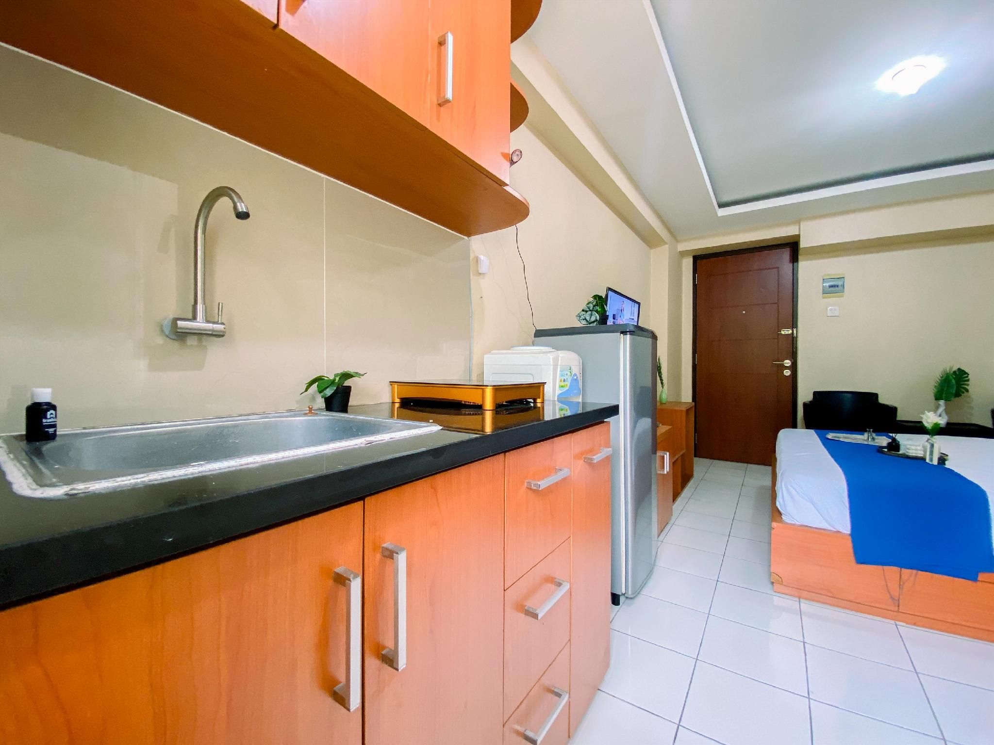 Comfy and Good Studio Kebagusan City By Travelio