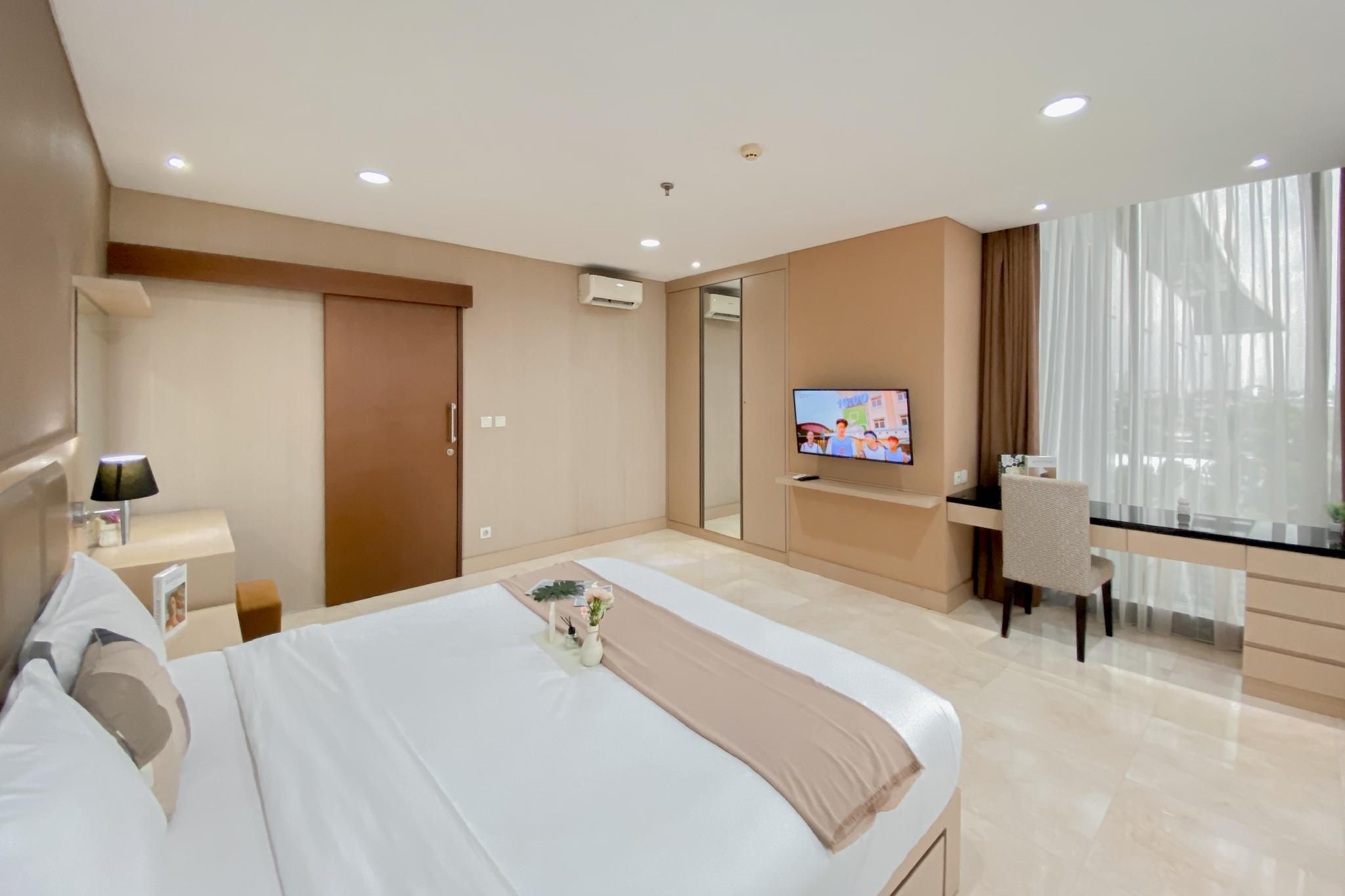 Spacious Comfy 1BR L'Avenue Pancoran By Travelio