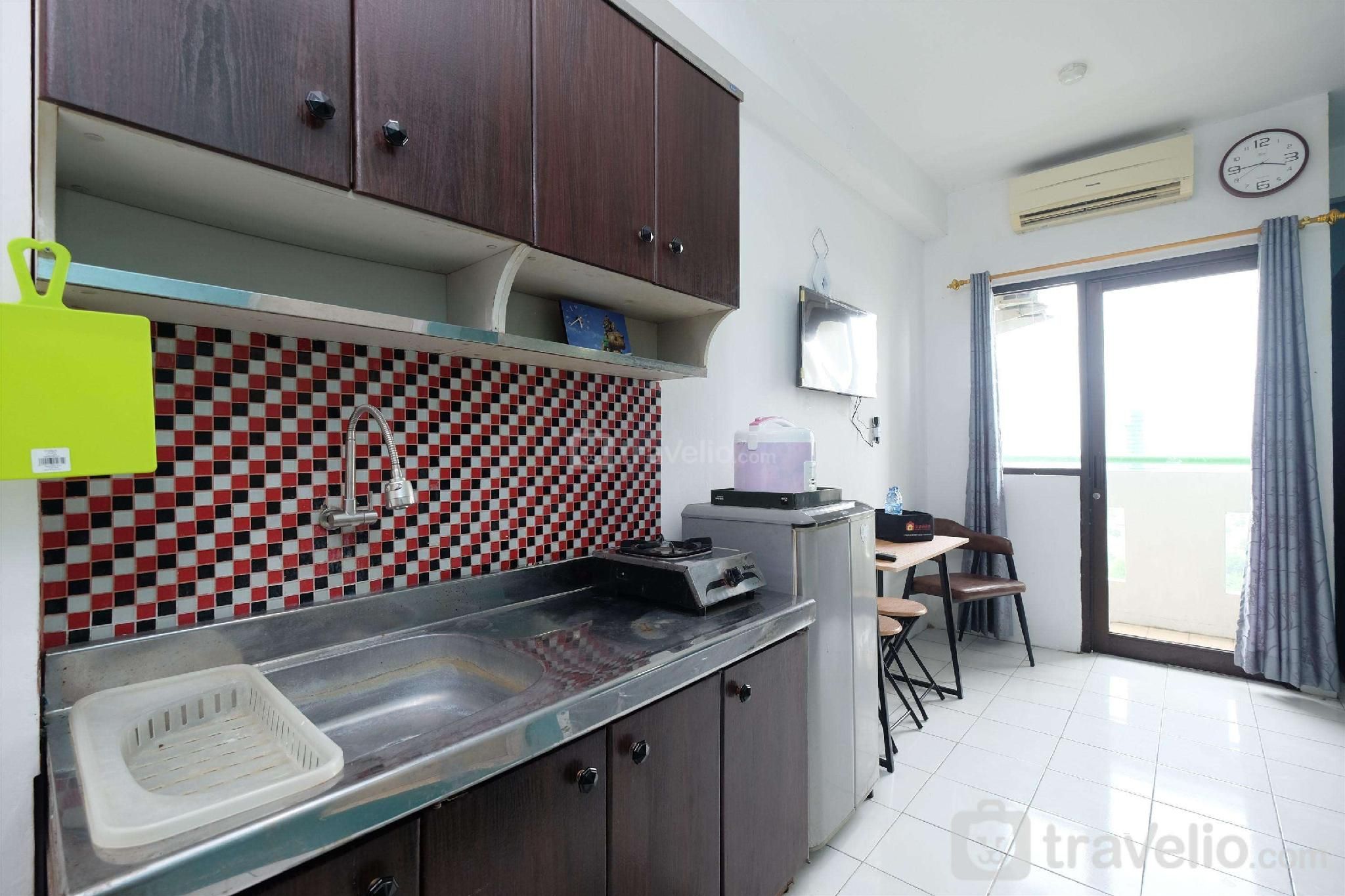 Warm and Homey Studio Kebagusan City By Travelio