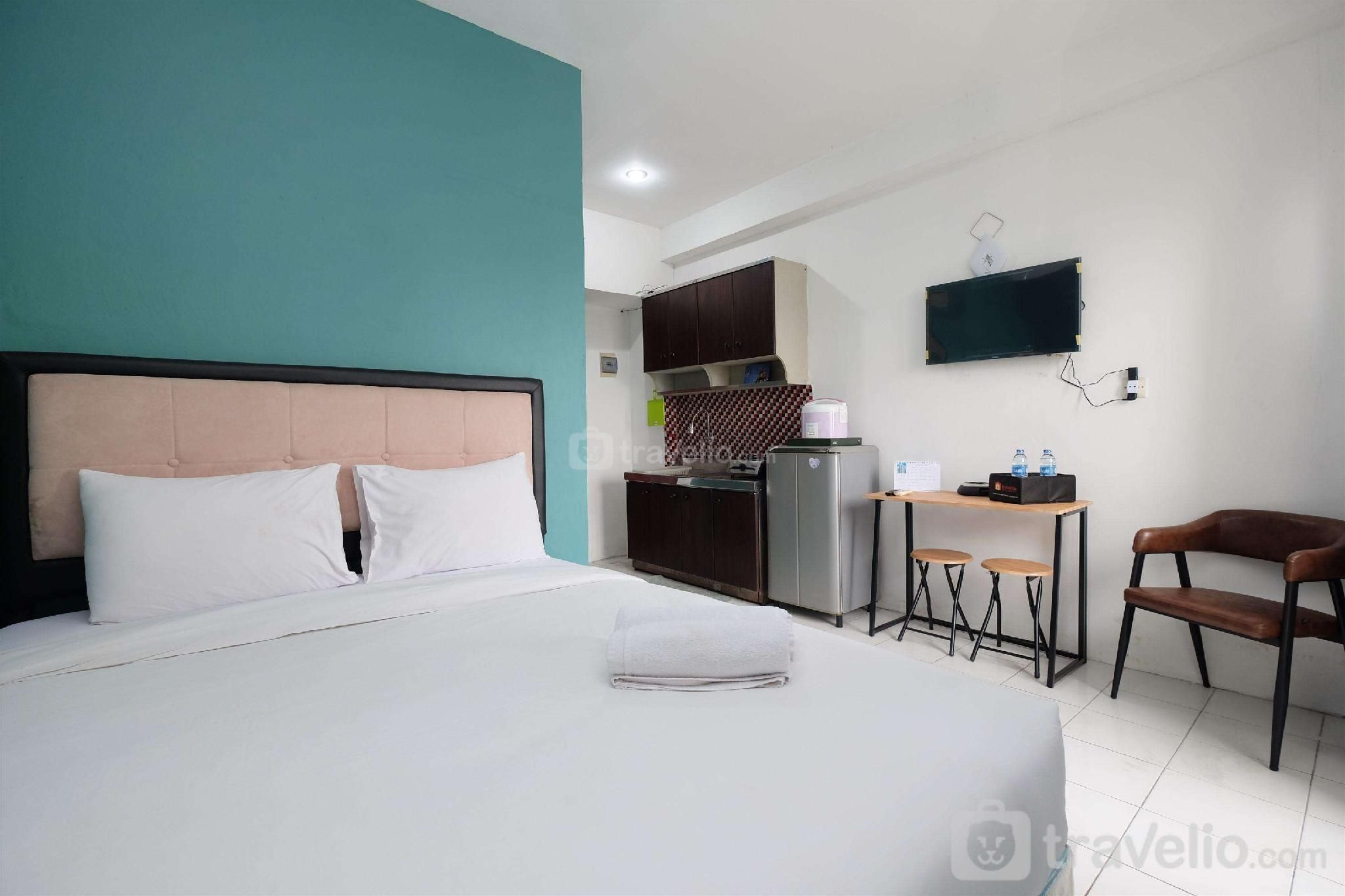 Warm and Homey Studio Kebagusan City By Travelio