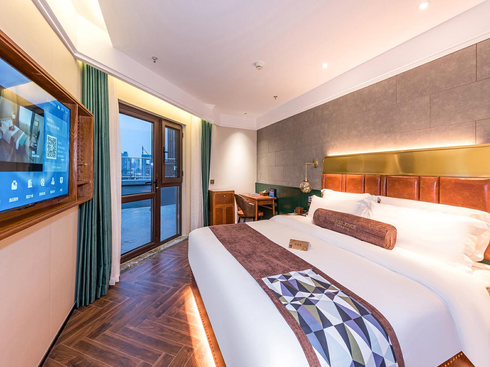 James Joyce - Feifan Bed Room With View
