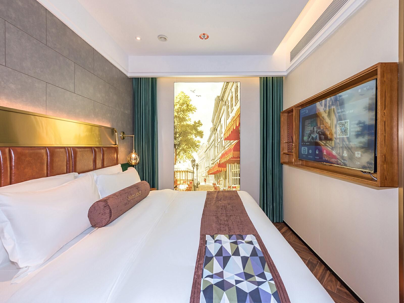 James Joyce - Chunxiang Lifestyle Room
