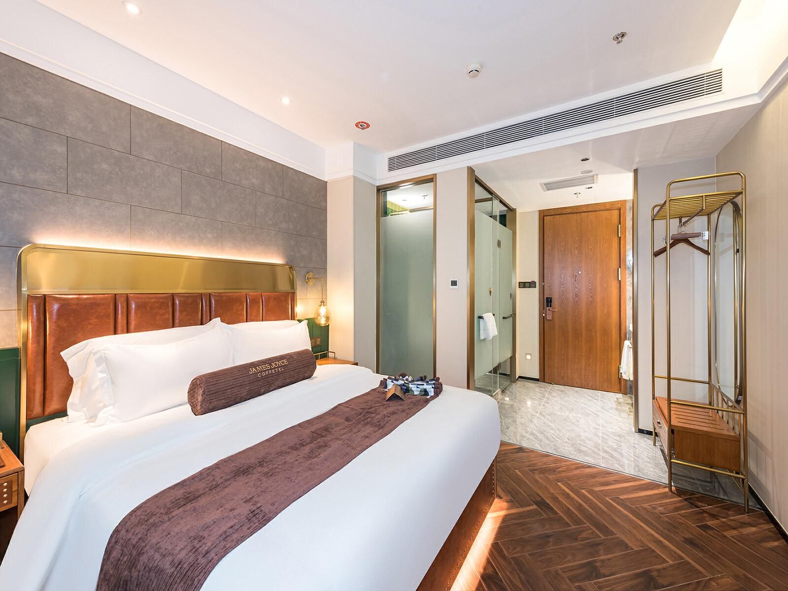 Deluxe Queen Room