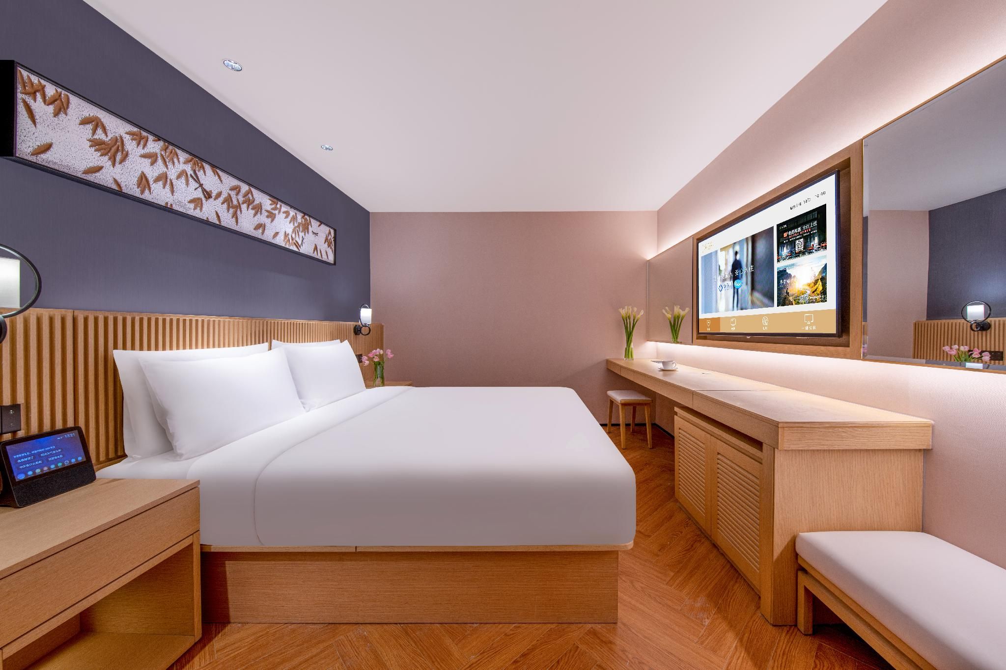 Hotel Queen Room