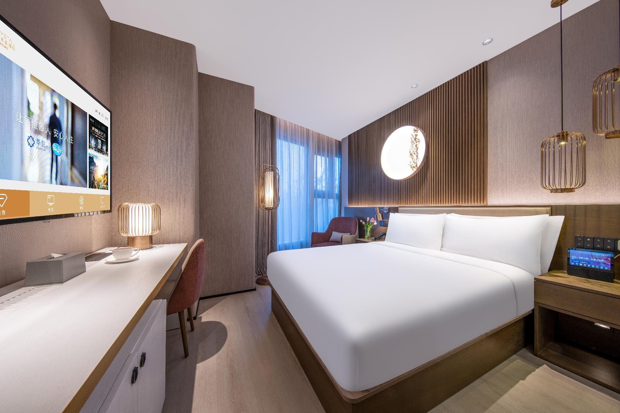 Deluxe Room Queen