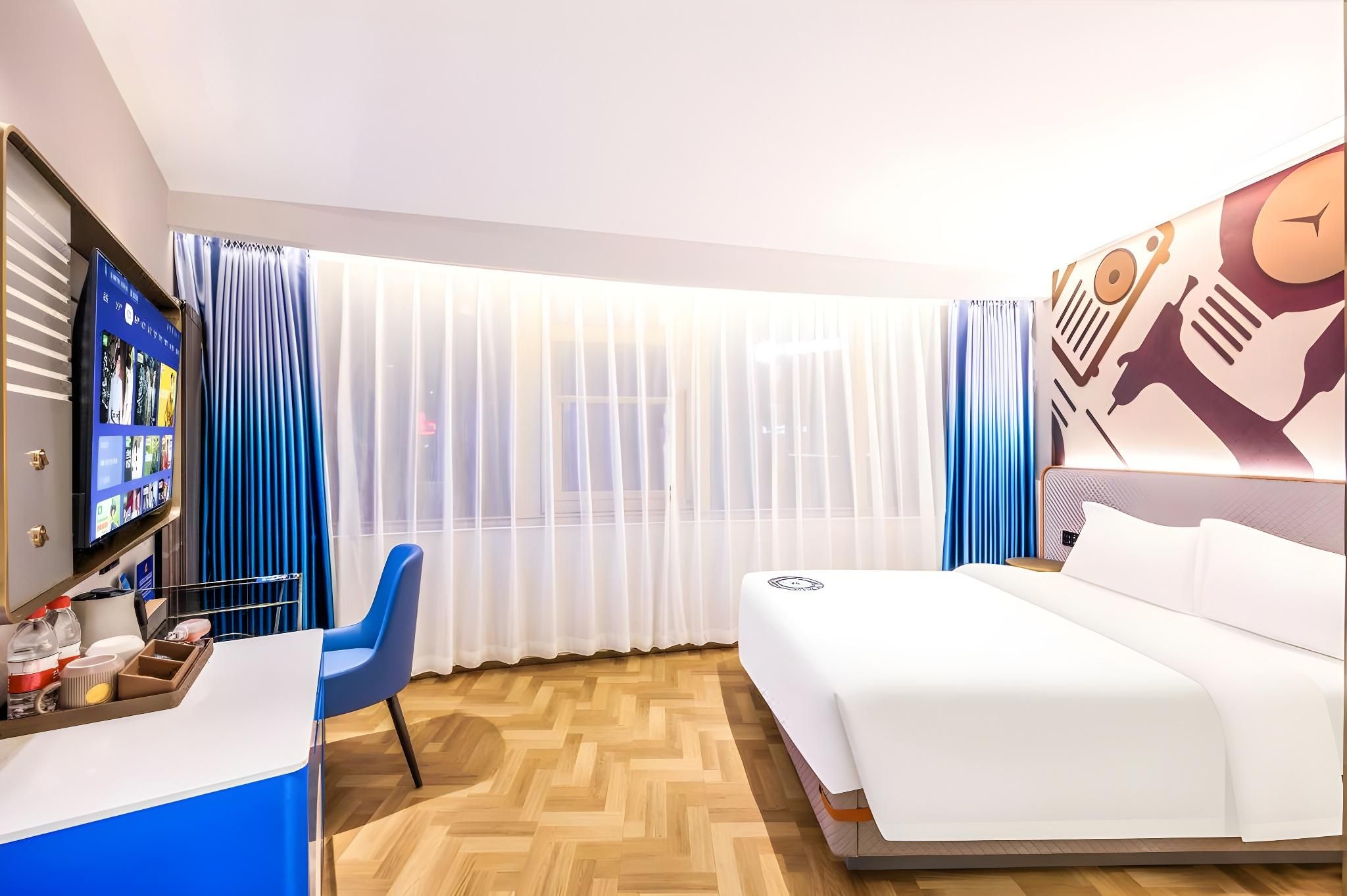 Queen Room with View