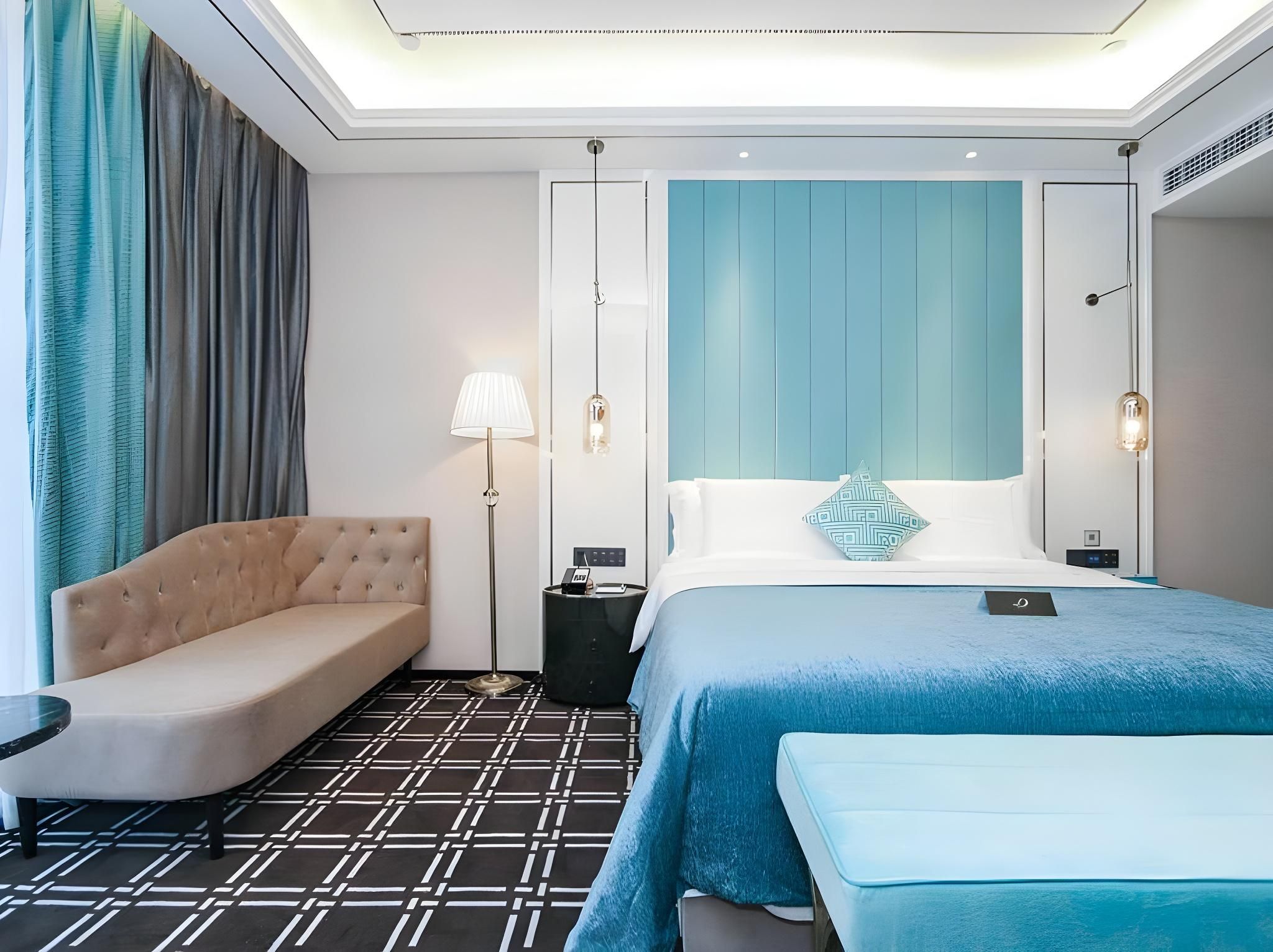 Business King Room