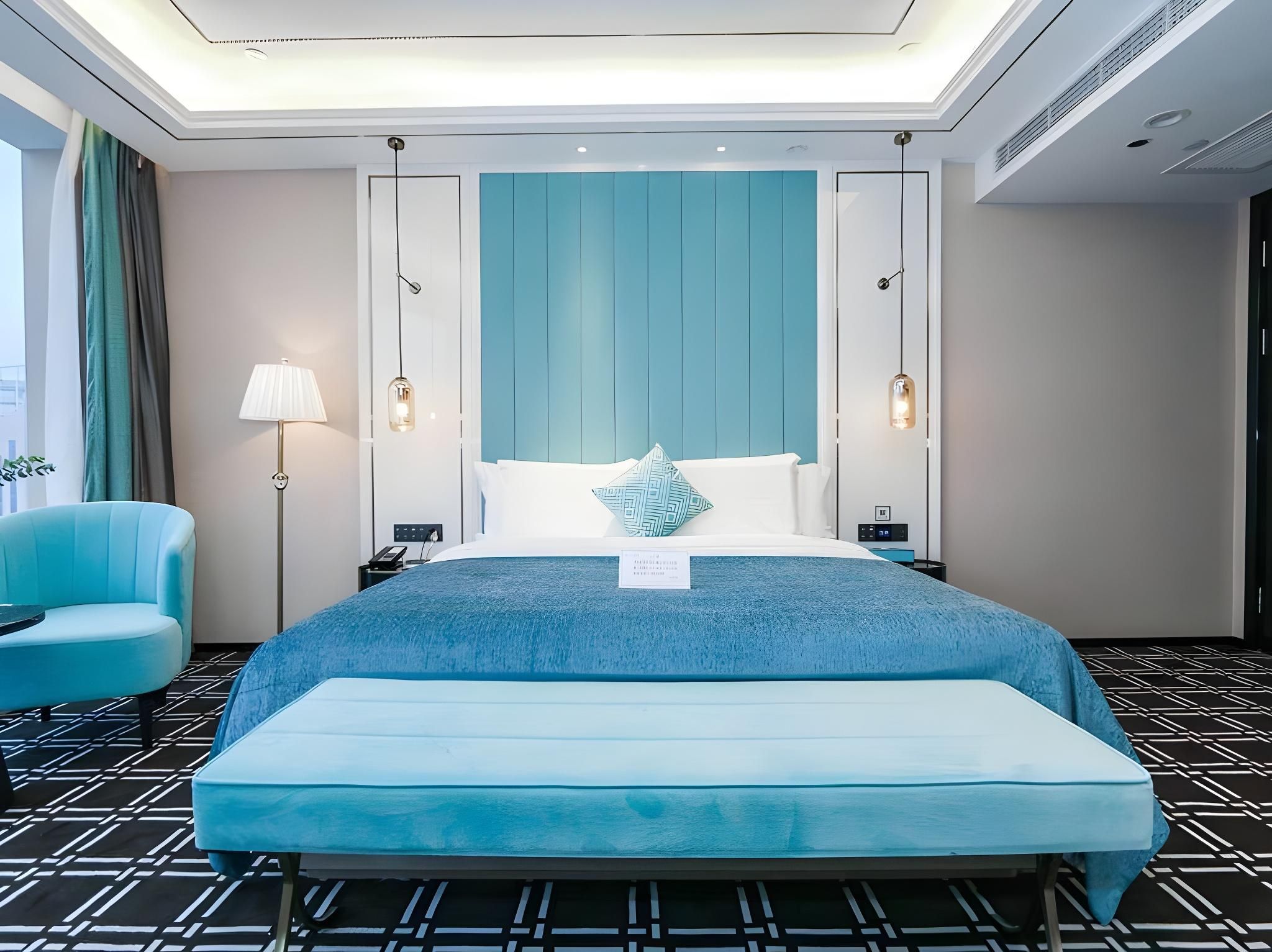 Deluxe Queen Room