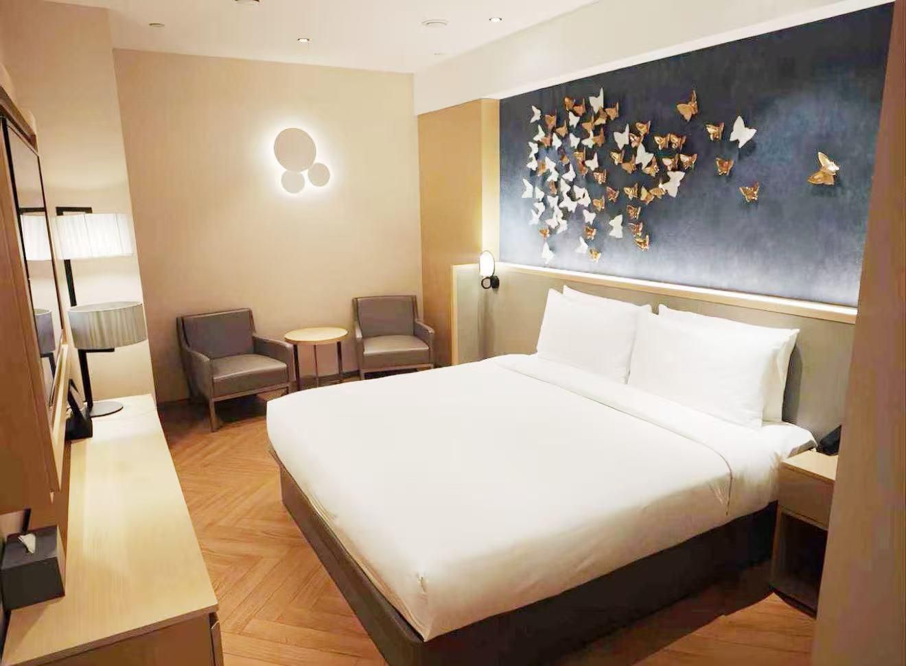 Hotel Queen Room