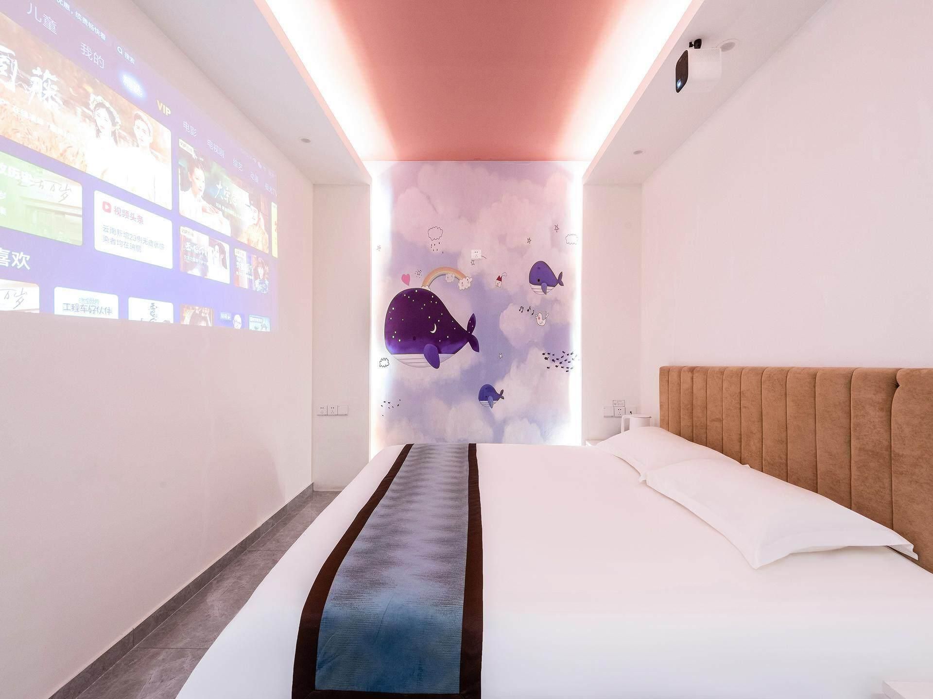 Deluxe Pure King Room