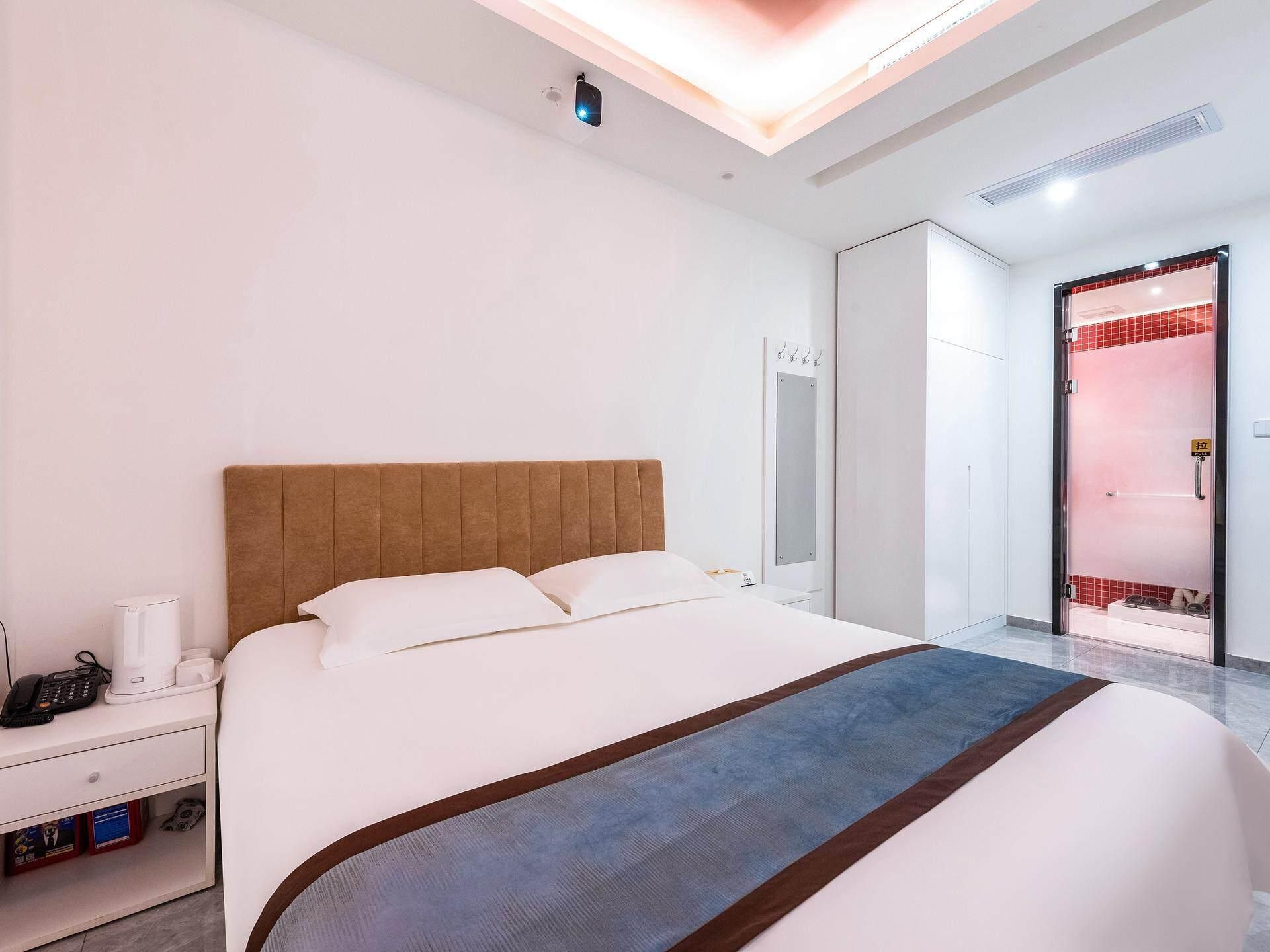 Deluxe Luxury King Room