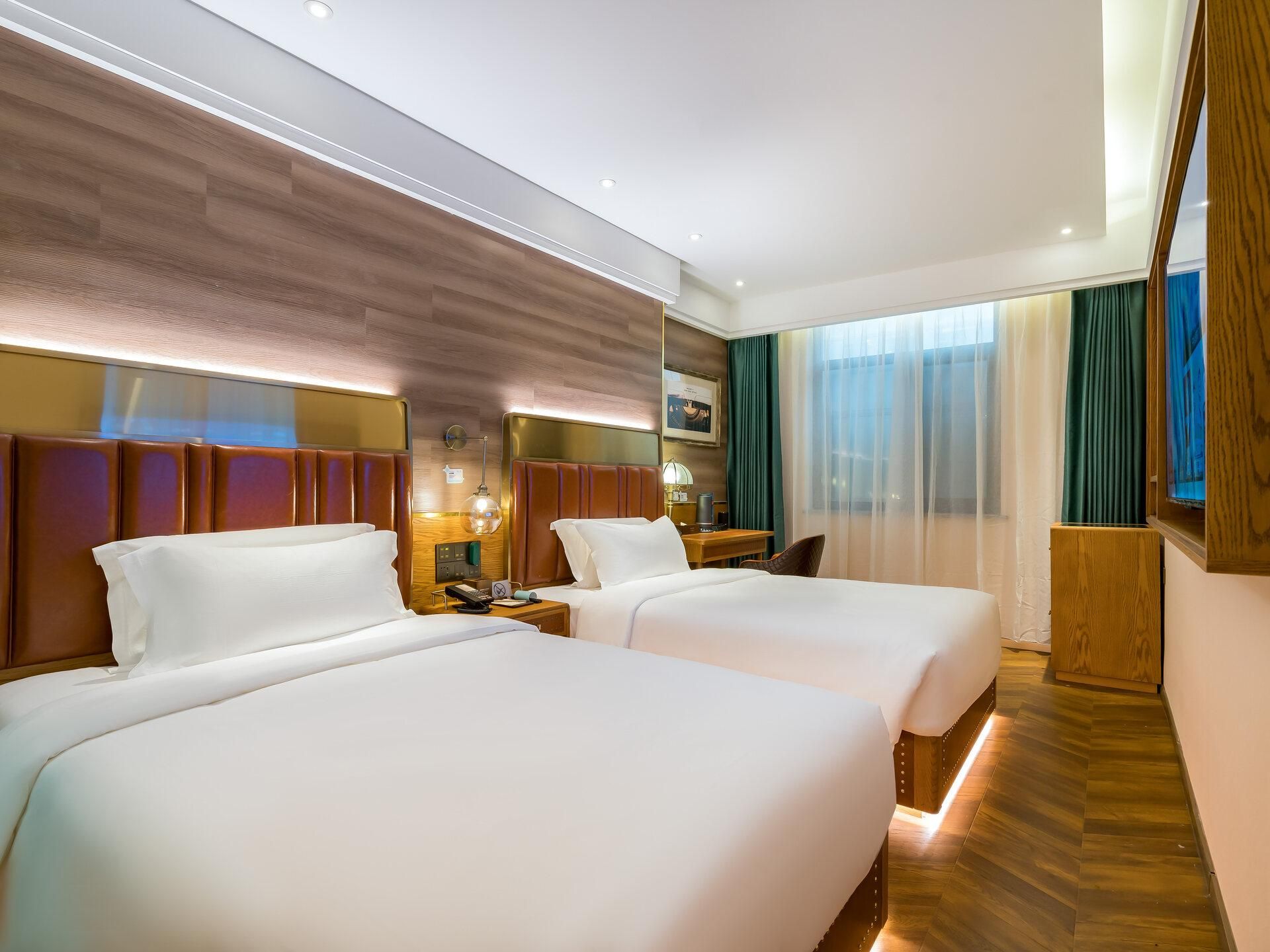 Deluxe Luxury Suite