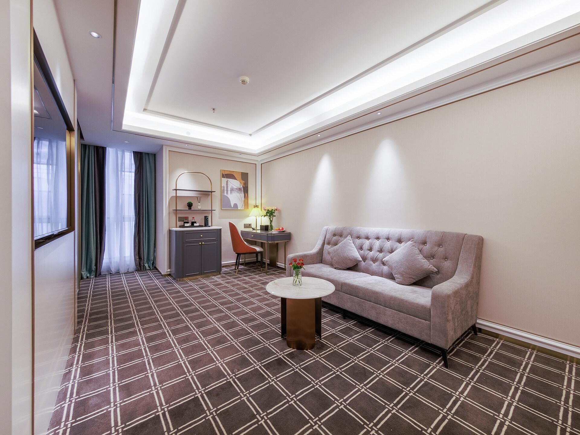 Business King Room