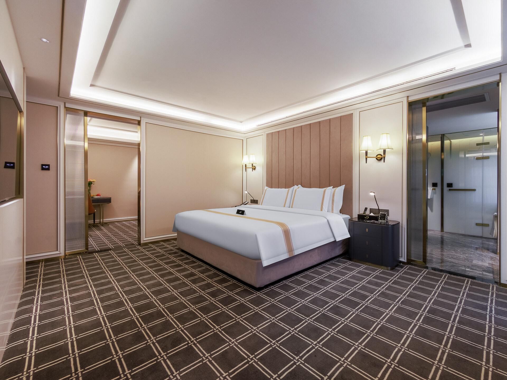 Deluxe Queen Room