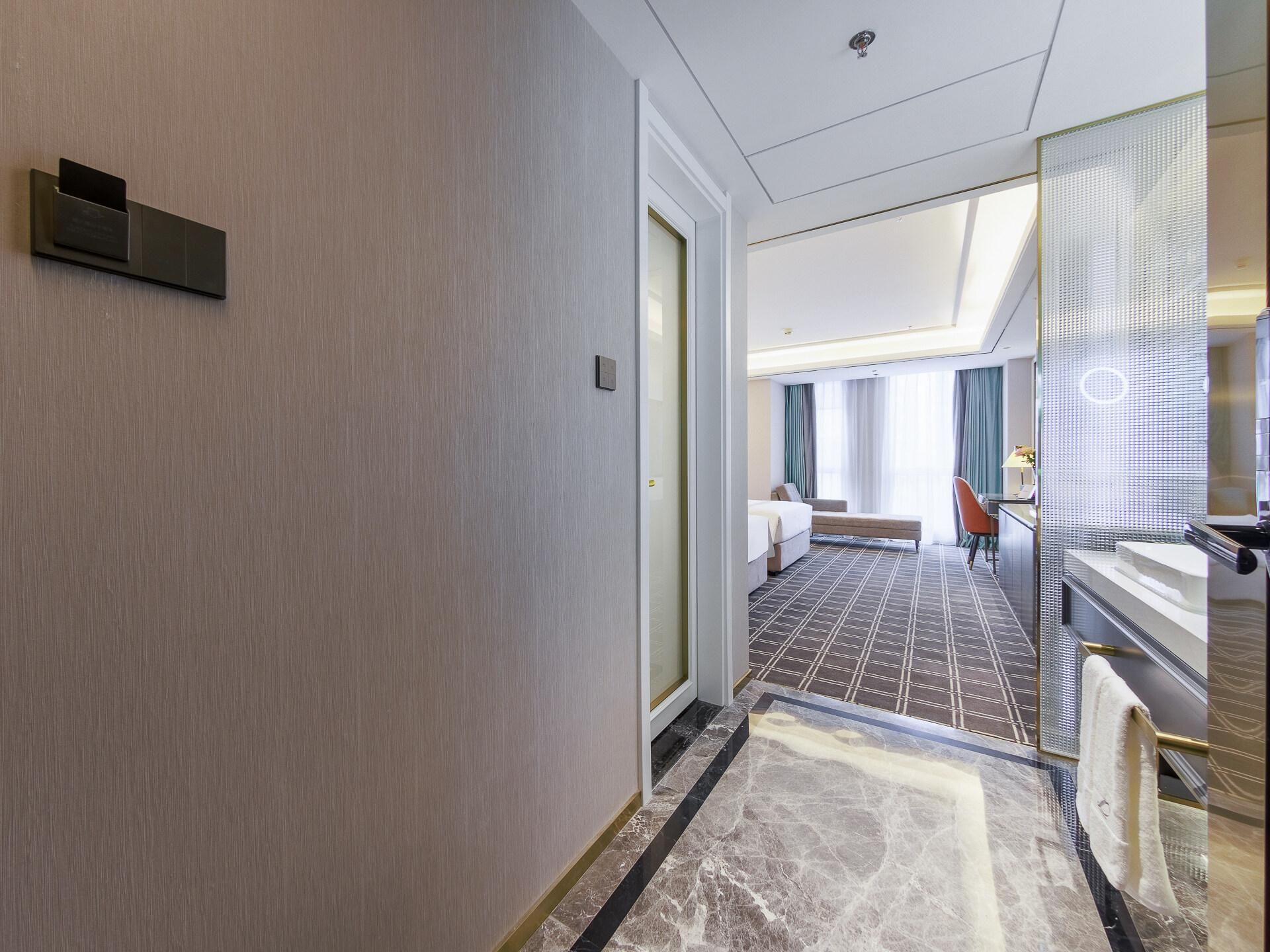 Comfort Queen Room