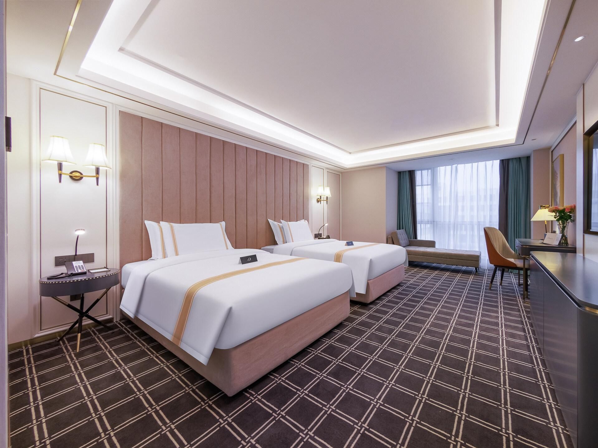 Deluxe Queen Room