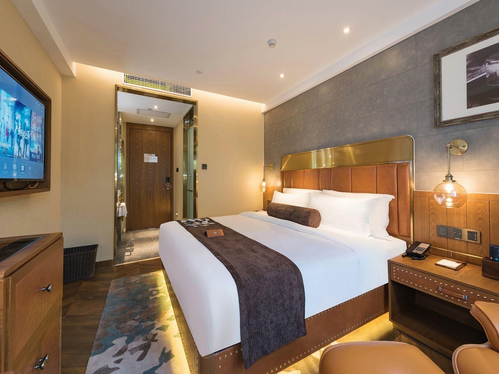 James Joyce - Feifan Delux Bed Room