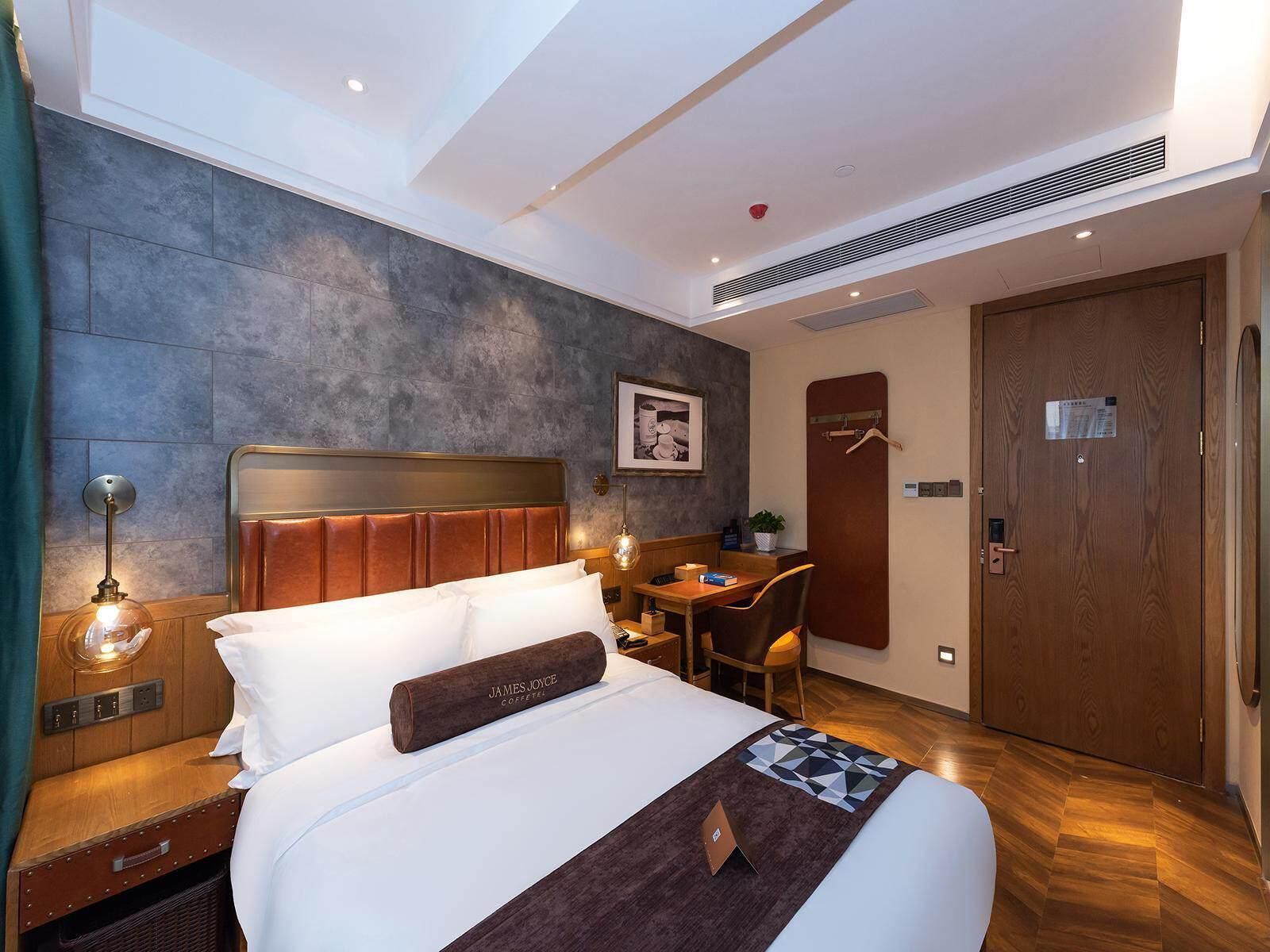 Business King Room