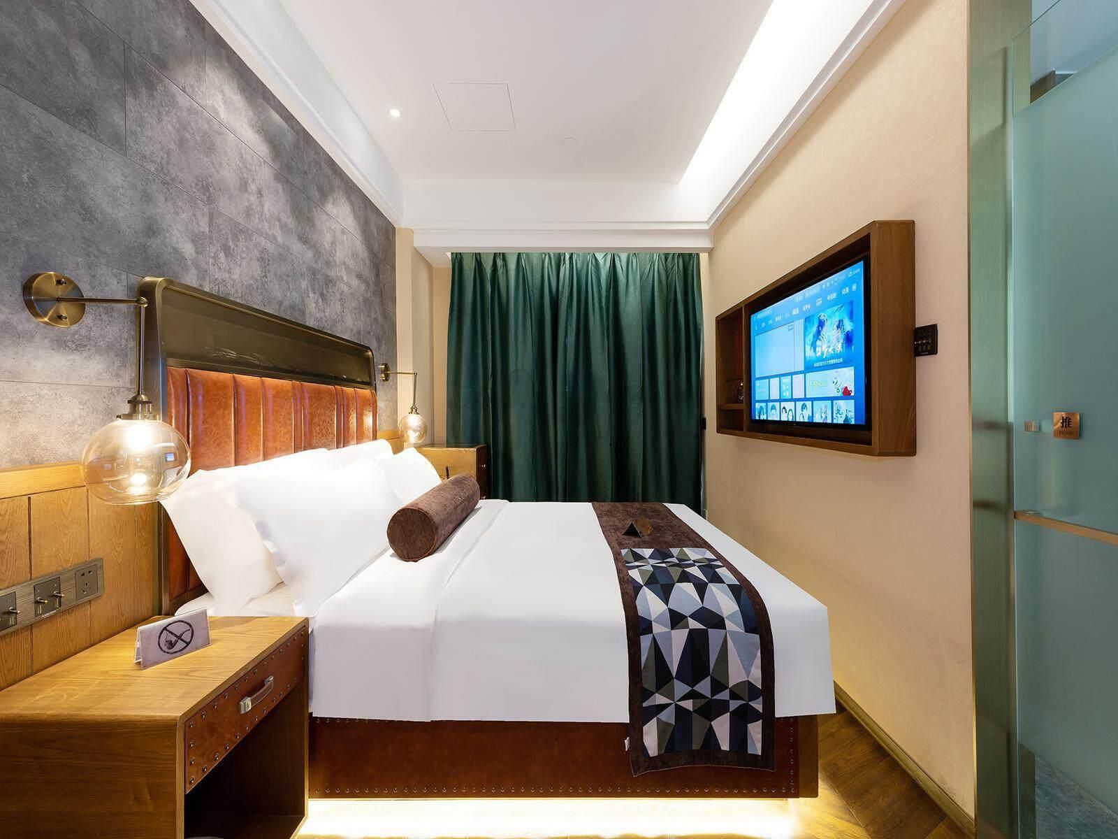 James Joyce - Chunxiang Bed Room