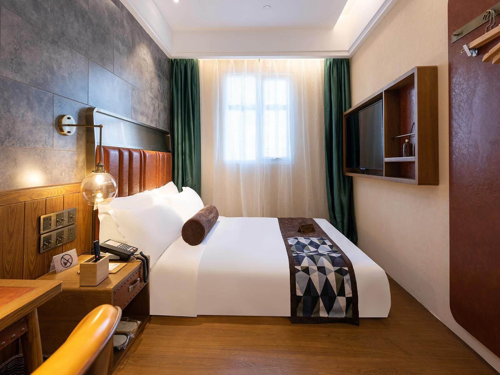 James Joyce - Chunxiang Bed Room