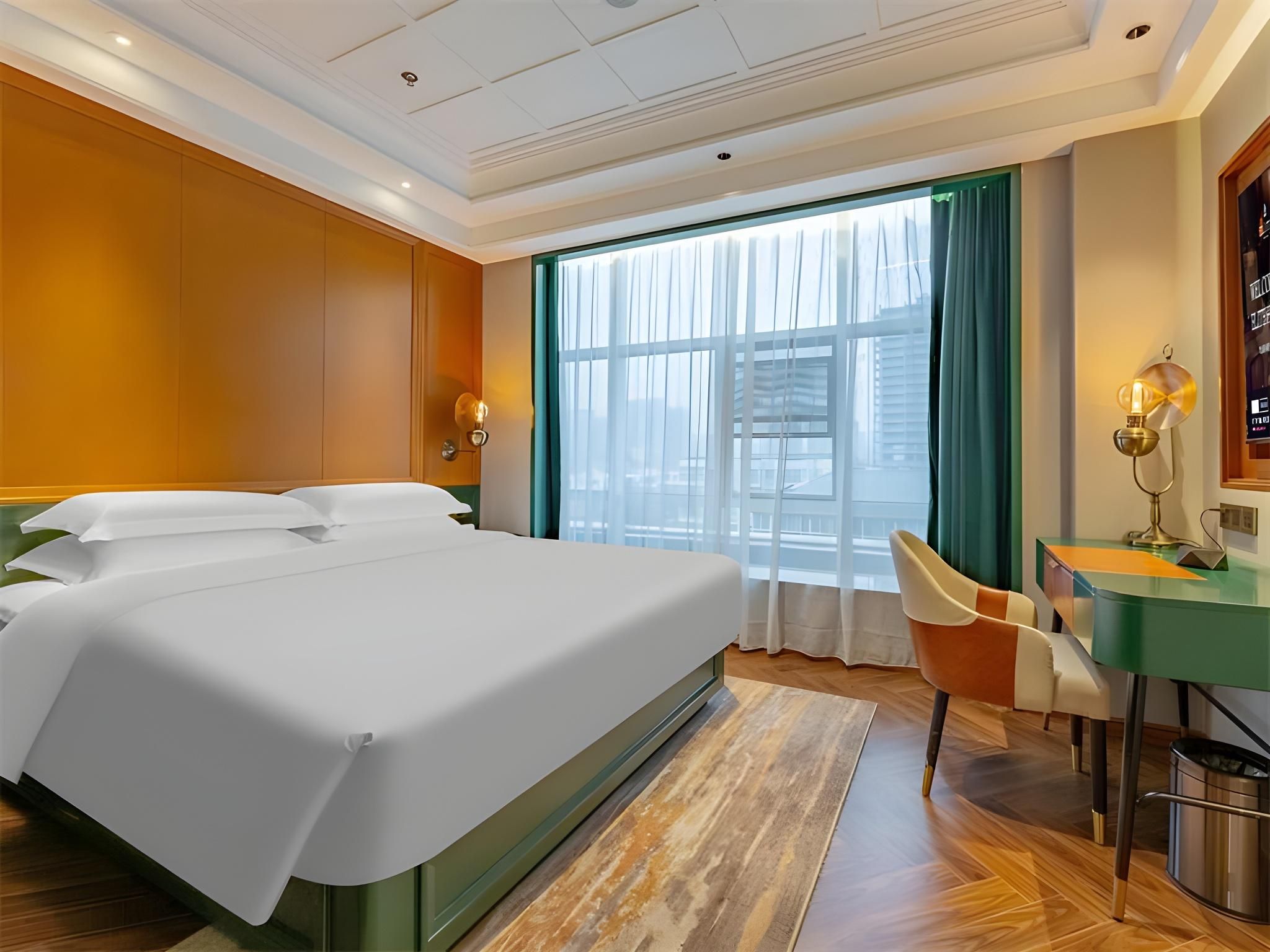 James Joyce - Feifan Bed Room With View