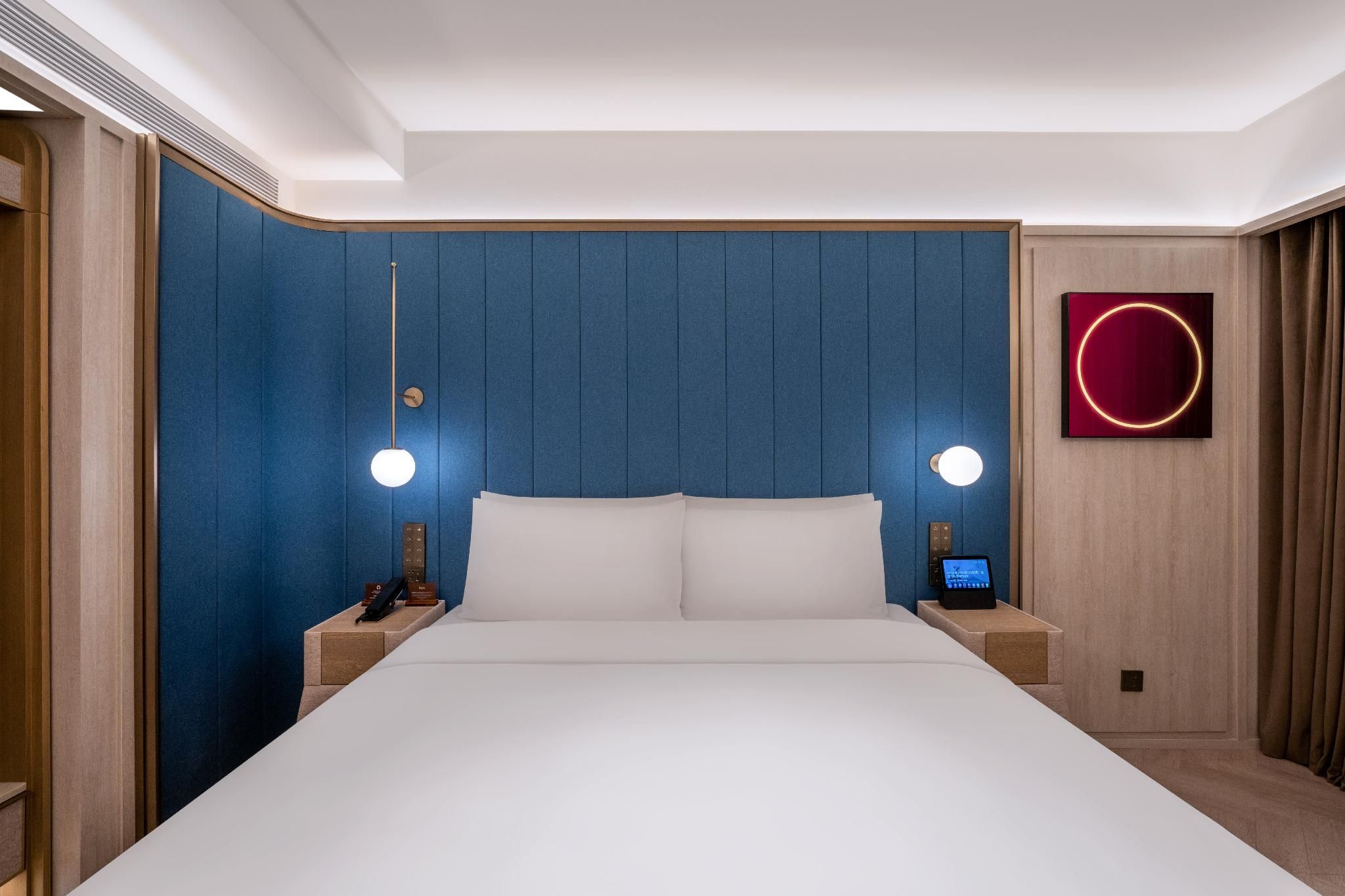 Hotel Queen Room