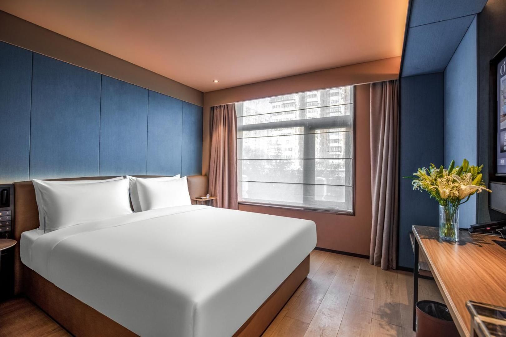 Sunshine King Room